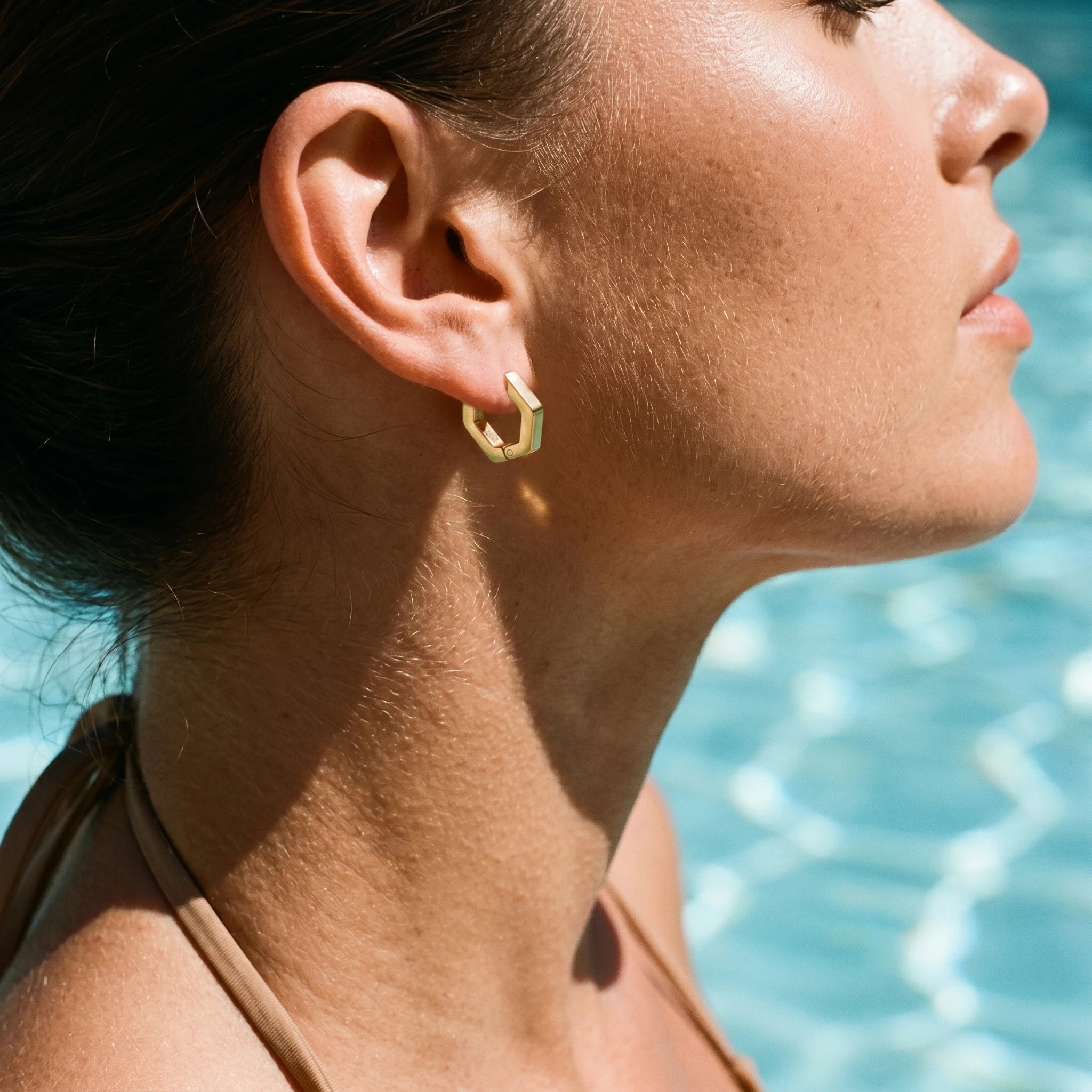 QIAOREN 12577 Dainty Geometric Hexagon Huggie Earrings 316L Stainless Steel No Fade Gold Plated Hoop Jewelry Gift for American