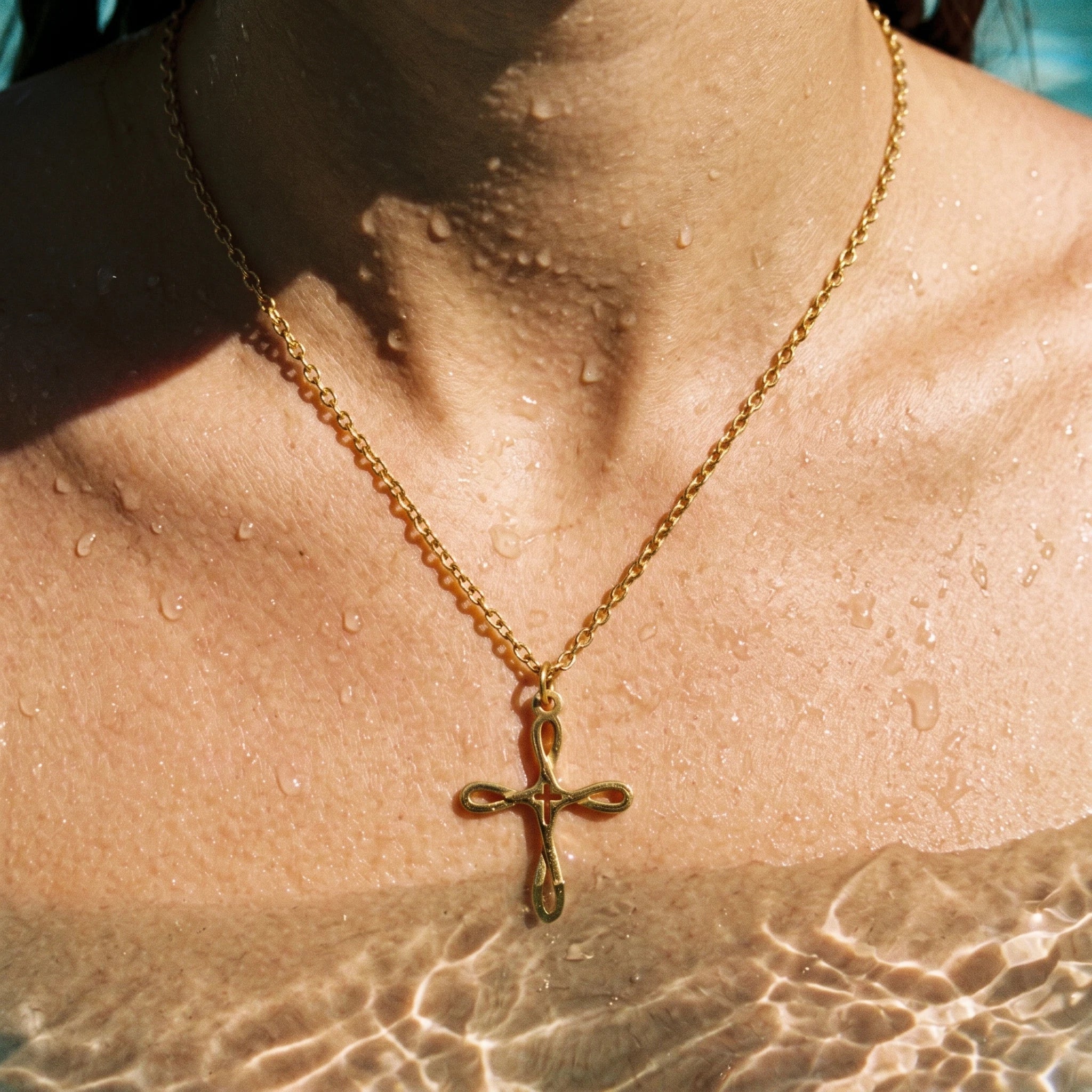 QIAOREN 10662 Dainty Fluid Cross Pendant Necklace 18K Gold Plated Stainless Steel  Women's Everyday Layering Gift Necklace