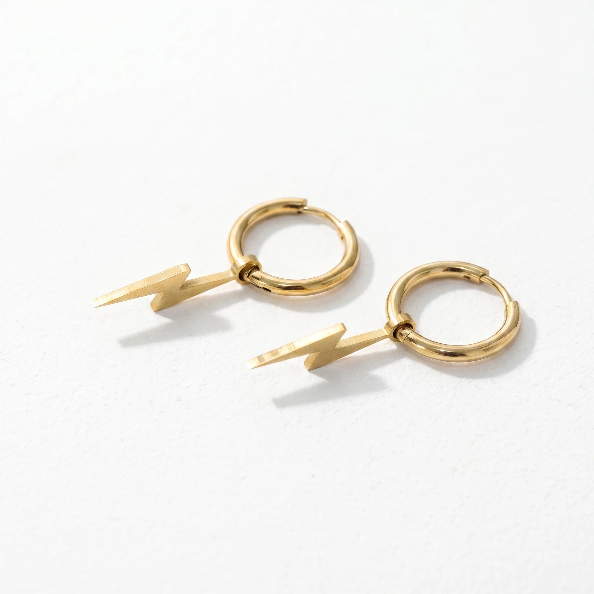 QIAOREN 11202 Waterproof Gold Lightning Hoop Earrings Stainless Steel Modern Street Style Fashion Jewelry for Women