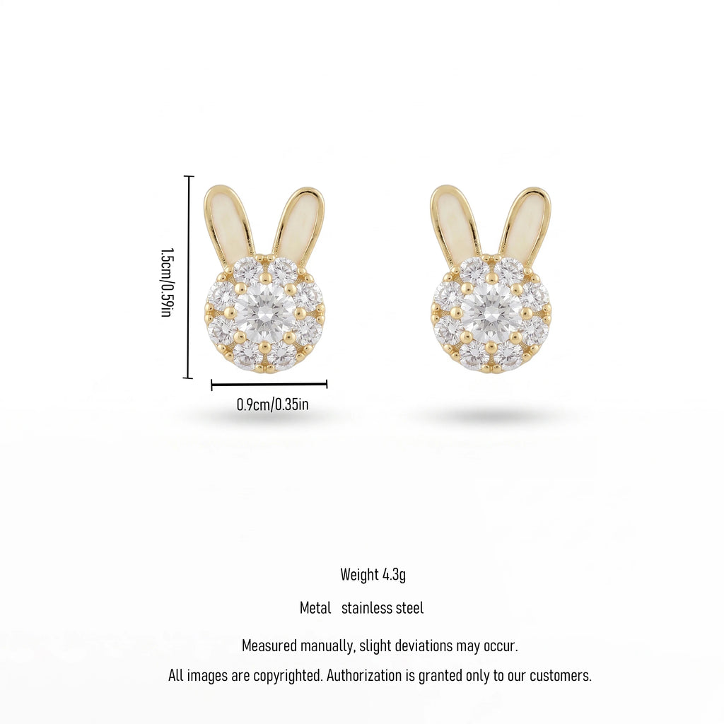 QIAOREN 14010 Matte Gold Five Petal Flower Stud Earrings with Central Round Pearl Inlay, Floral Pearl Ear Stud Jewelry Gift