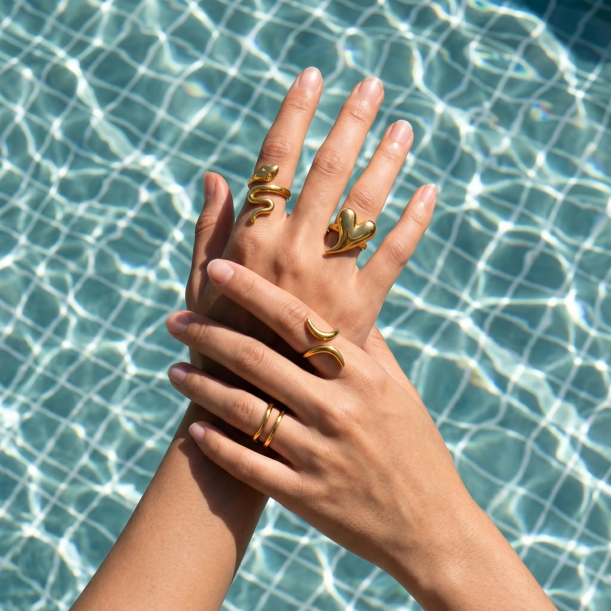 QIAOREN 13086-90 5Pcs 18K Gold Plated Stainless Steel Open Ring Set, Adjustable Stackable Heart Finger Rings