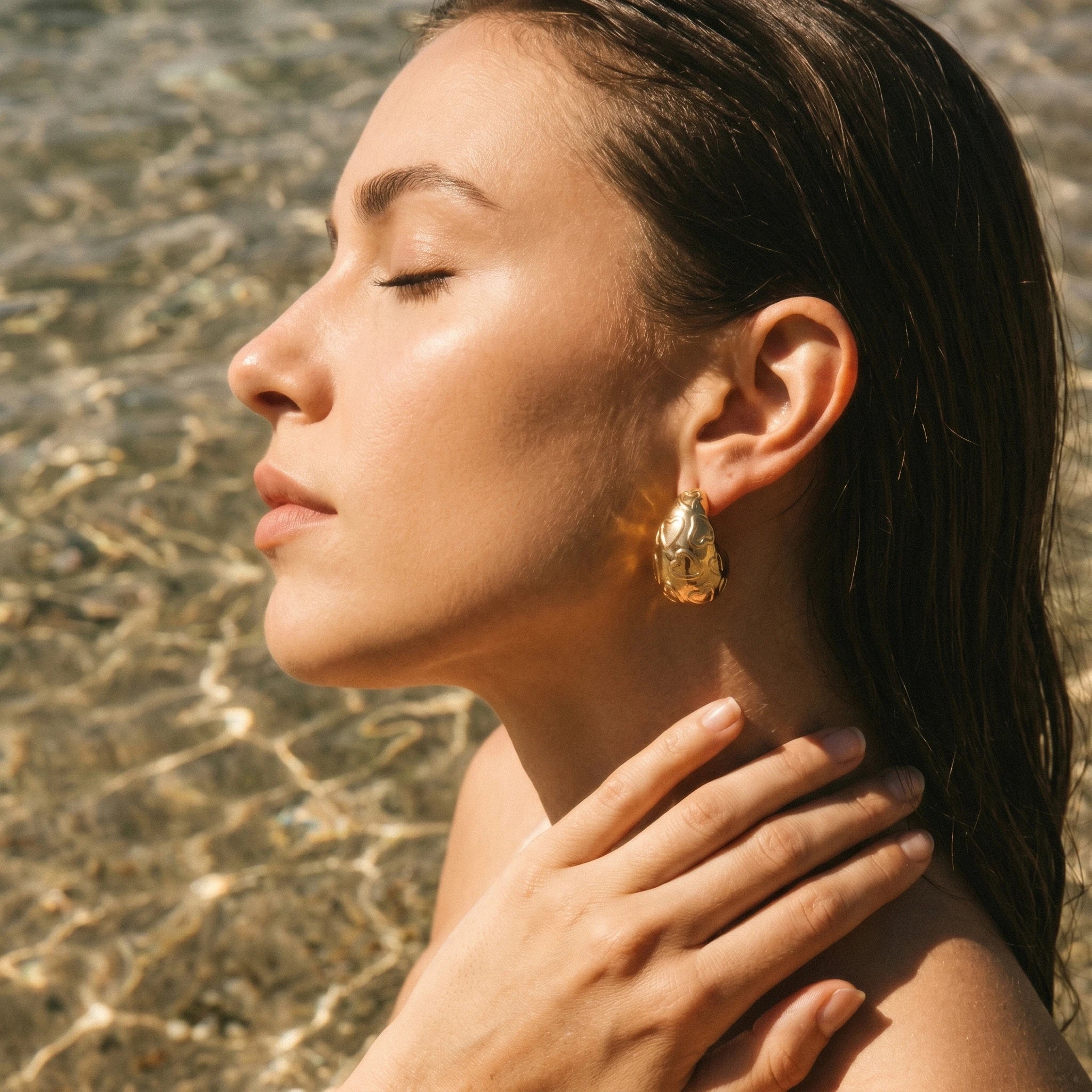 QIAOREN 12270 Elegant Carved Heart Puffy Teardrop Earrings Gold Stainless Steel Sweet Romantic Waterdrop Statement Gift Women