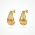 QIAOREN 12281 Trendy Ribbed Teardrop Earrings Gold Stainless Steel Scallop Shell Vertical Ridged Half Hoop Jewelry Women US EU