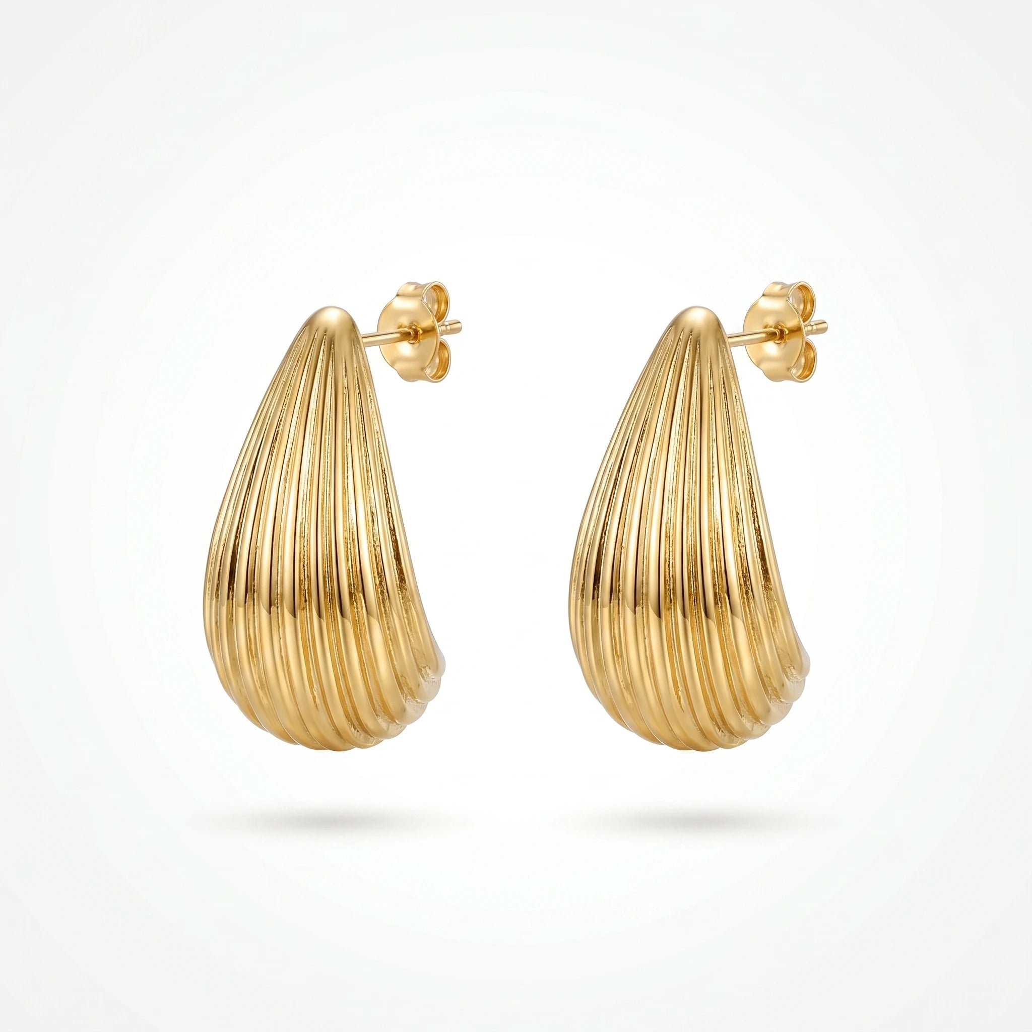 QIAOREN 12281 Trendy Ribbed Teardrop Earrings Gold Stainless Steel Scallop Shell Vertical Ridged Half Hoop Jewelry Women US EU