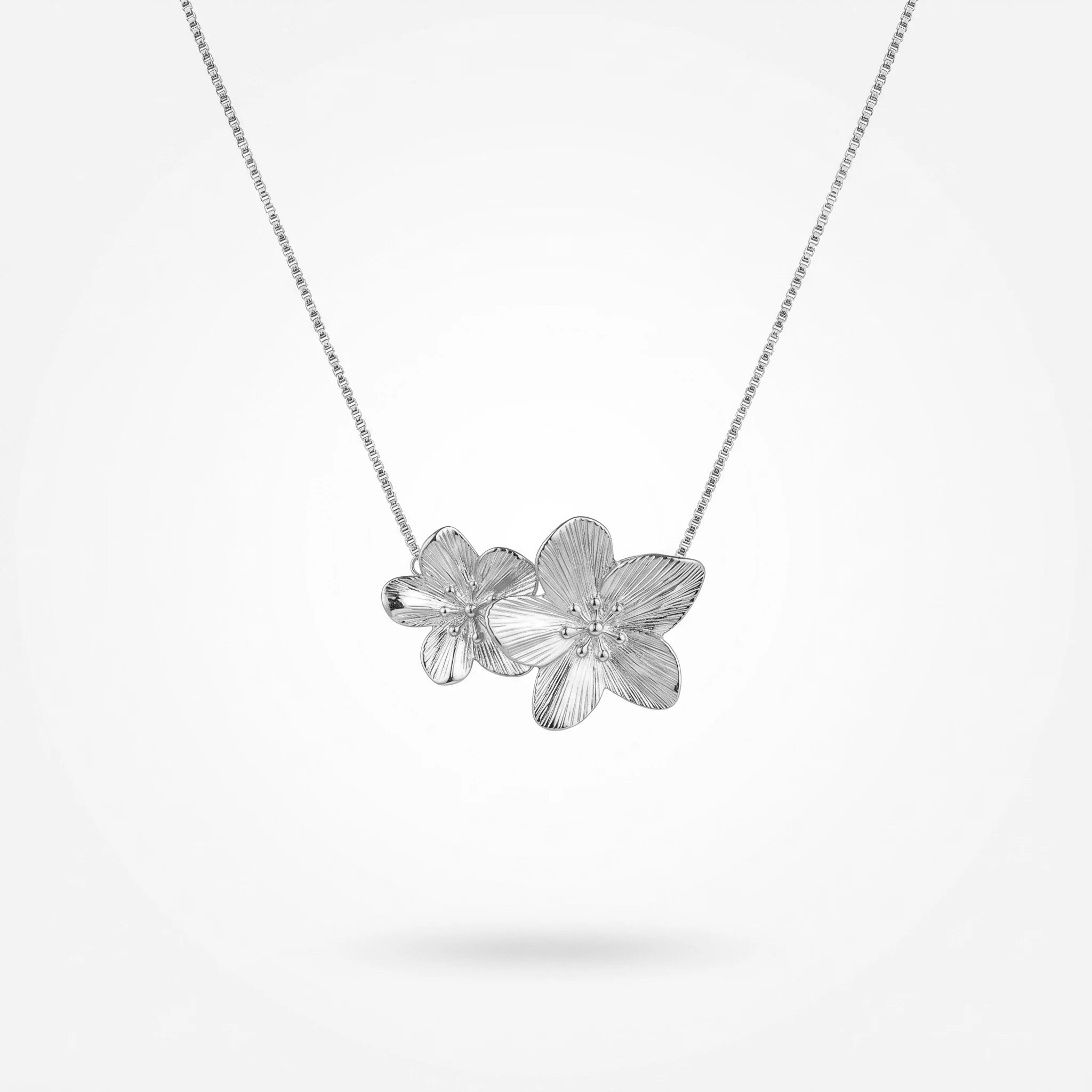 QIAOREN 11355 Dainty Delicate Floral Snake Chain Necklace 18K Gold Plated Stainless Steel Everyday Casual Wear Jewelry