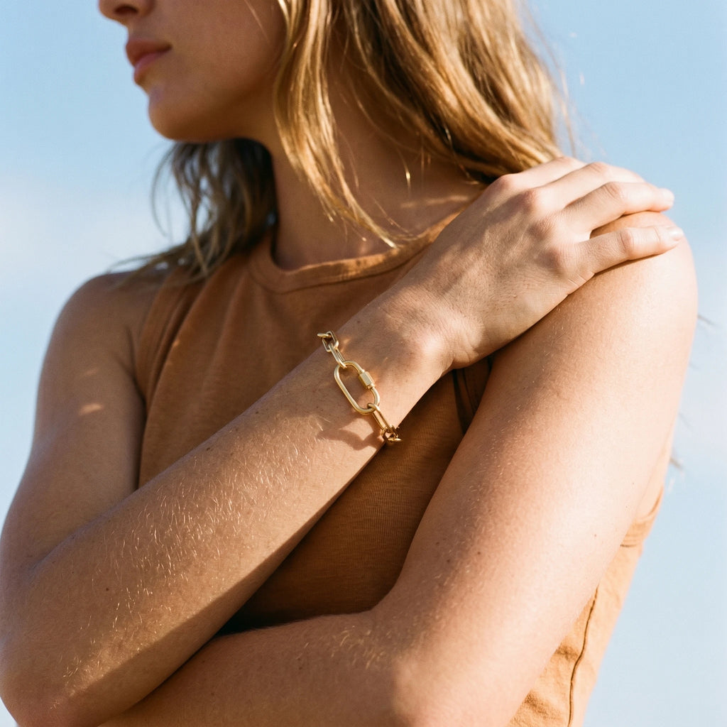 QIAOREN 11049 Minimalist Gold Paperclip Bracelet Stainless Steel Waterproof Chain Bracelet for Women Luxury Style