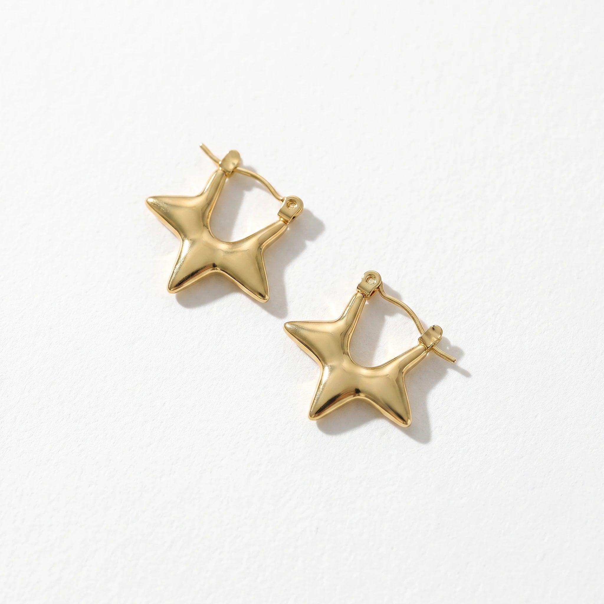 QIAOREN 13259 18K Gold PVD Plated Stainless Steel Hollow Four Pointed Star  Earrings Smooth Polished Star