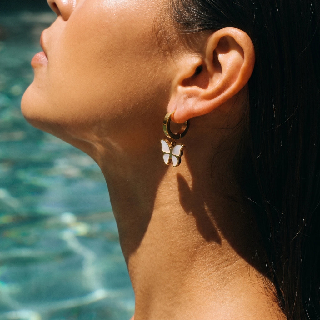 QIAOREN 13441 Butterfly Huggie Stud Gold Tone MOP Shell Dangle Earrings Minimal Trendy Ear Jewelry Women Daily Stackable Gift
