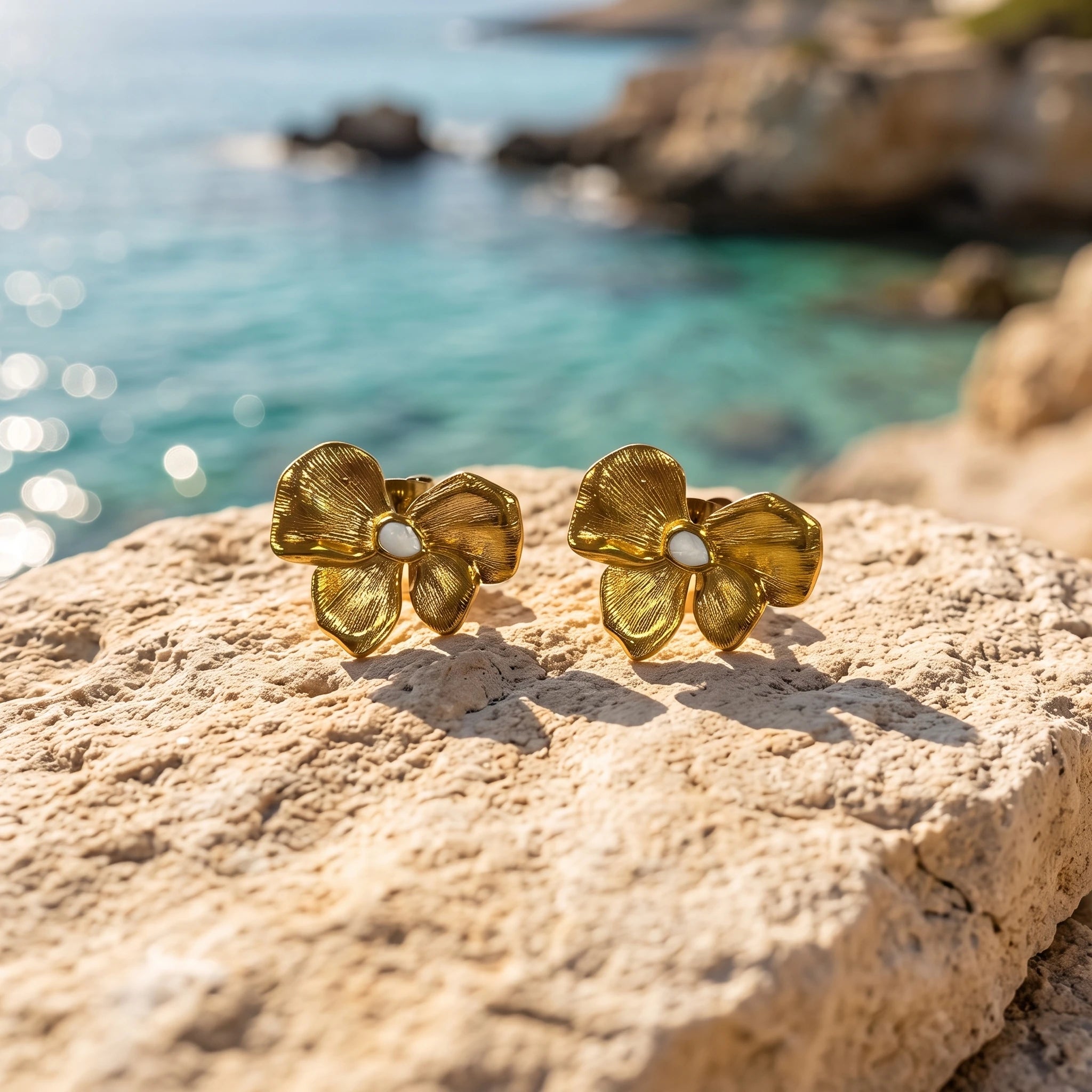 QIAOREN 14081-83 Sculptural Gold Flower Stud Earrings Stainless Steel Waterproof Minimalist Jewelry