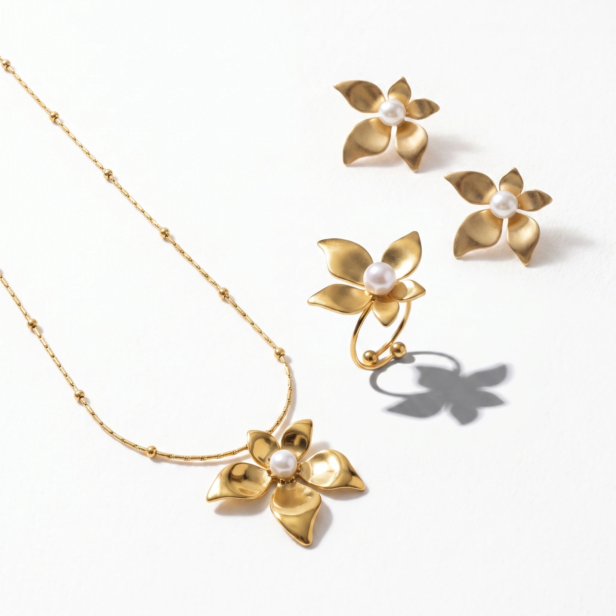 QIAOREN 13998 Beaded Oval Link Chain Pendant Necklace with Five Petal Flower Charm Centered with Round Pearl