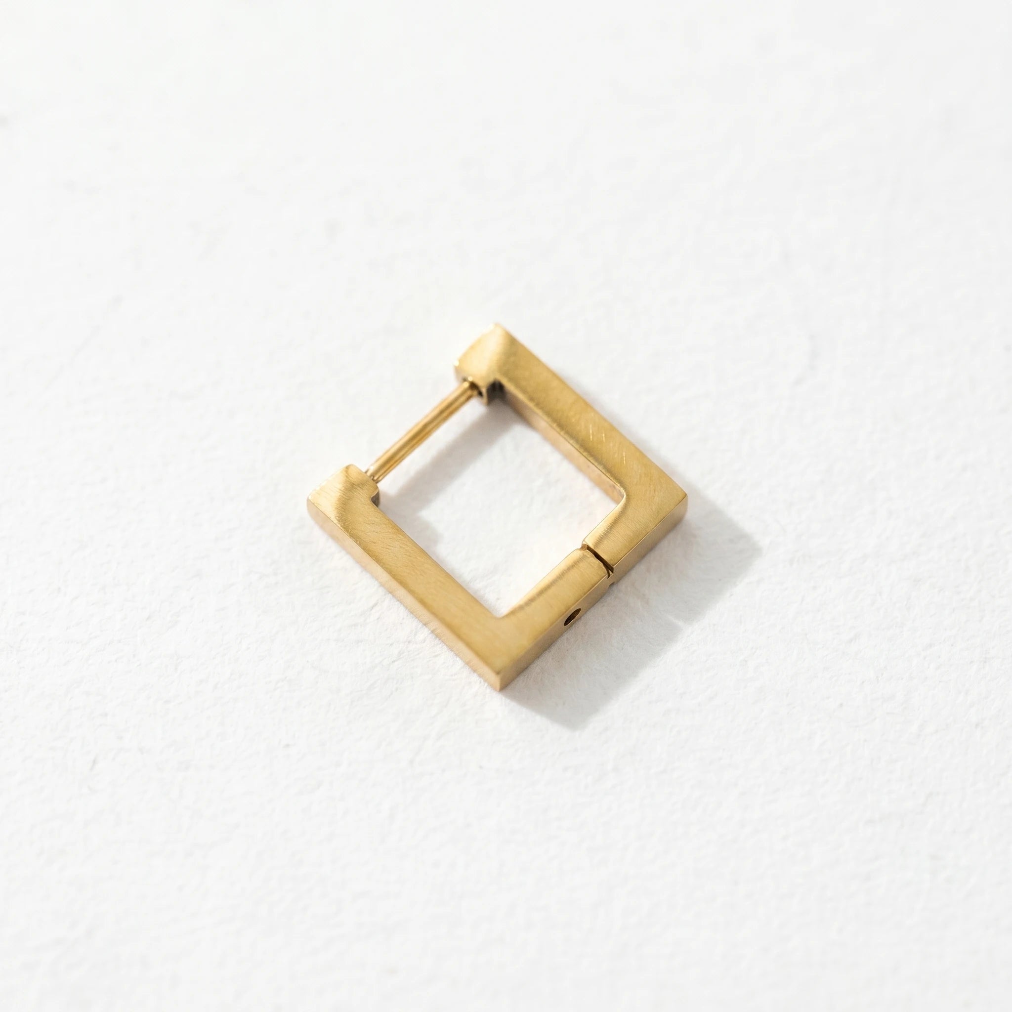 QIAOREN 12579 Matte Finish Rectangle Huggie Hoop Earrings PVD 18K Gold Stainless Steel Hypoallergenic Geometric Ear Buckle