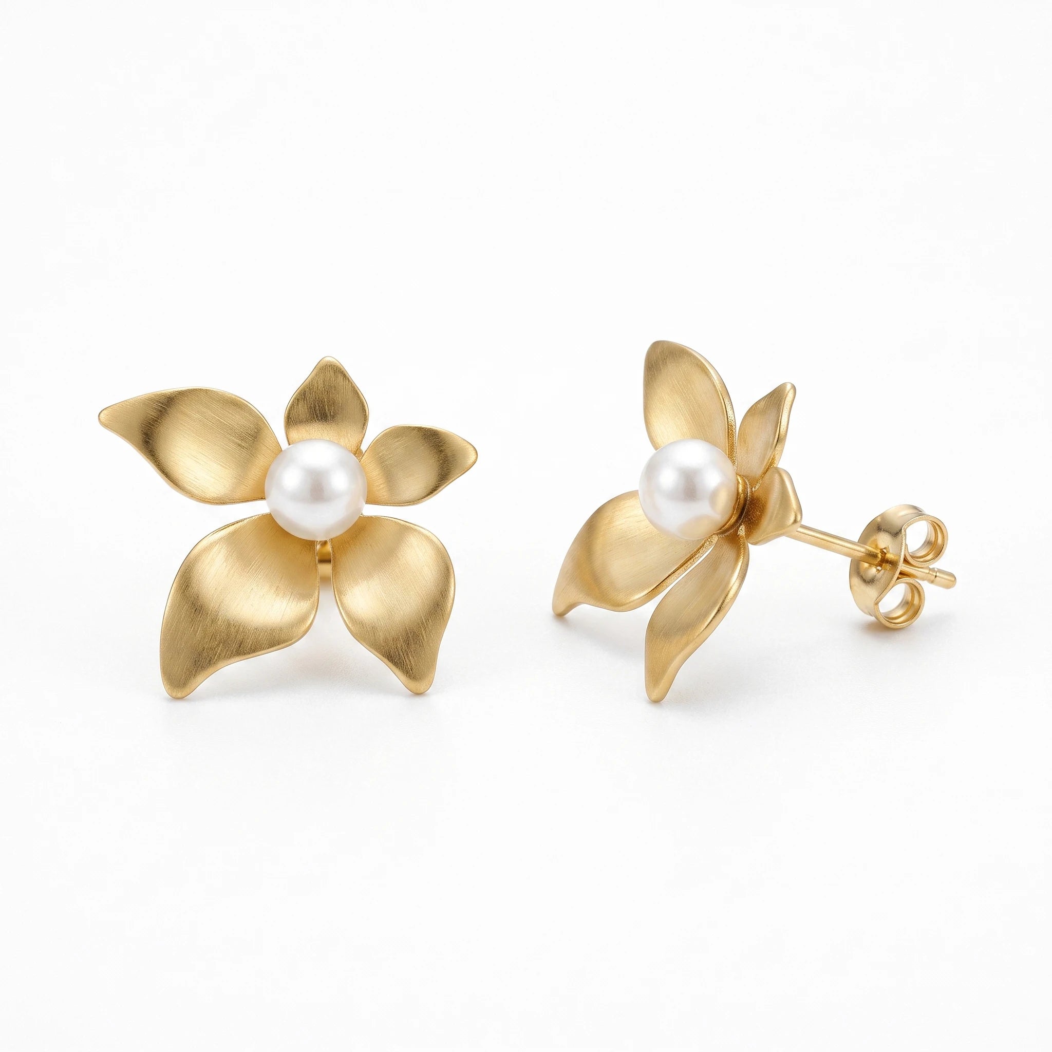 QIAOREN 13999 Matte Gold Five Petal Flower Stud Earrings with Central Round Pearl Inlay, Floral Pearl Ear Stud Jewelry Gift