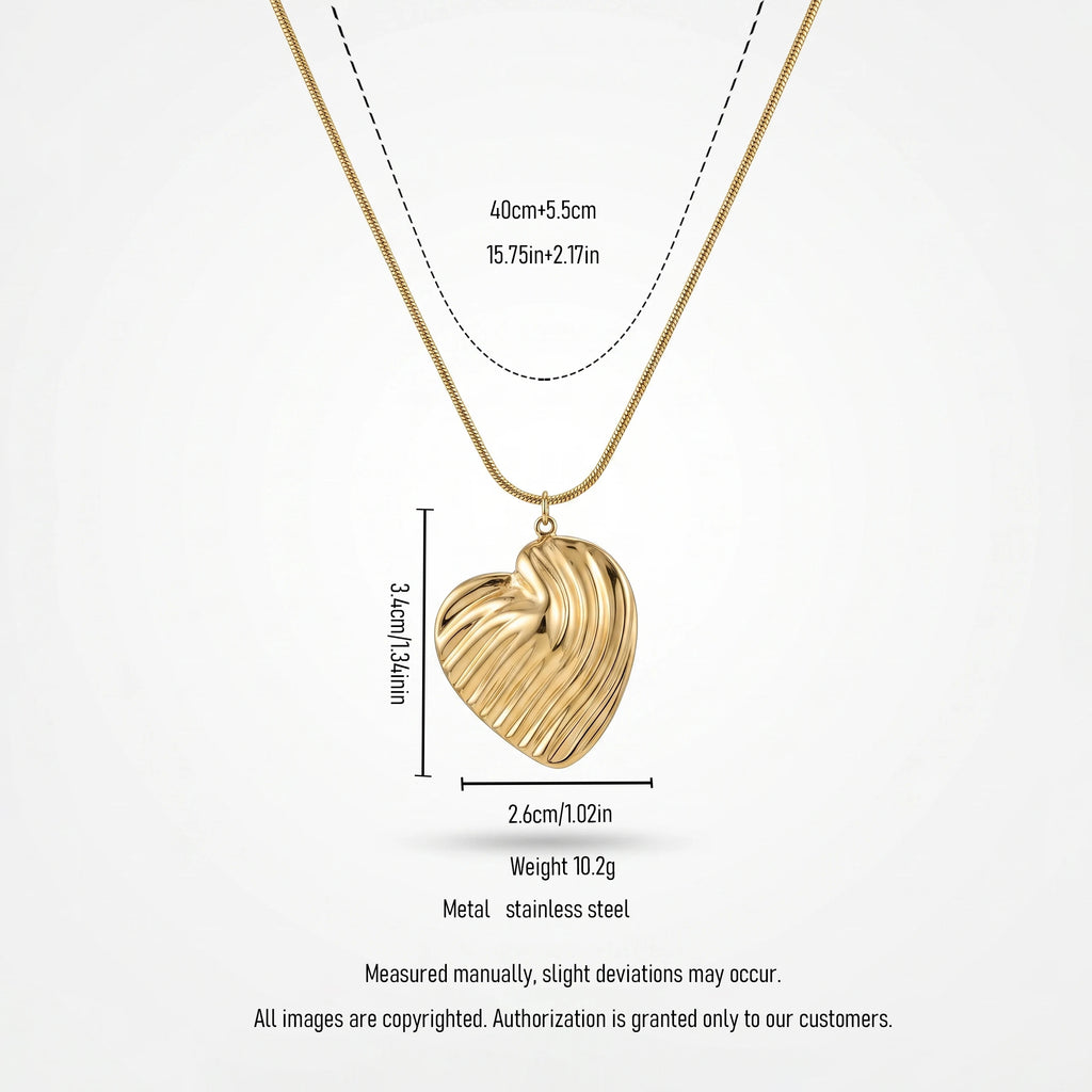 QIAOREN 13934 Smooth Snake Chain Pendant Necklace with Textured Wavy Line 3D Heart Charm, Polished Gold Modern Abstract Love