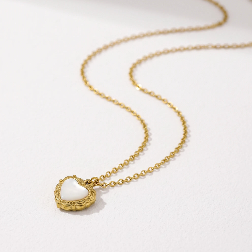 QIAOREN 13939 Thin Oval Link Chain Milgrain Bezel Heart Pendant Inlaid White Mother of Pearl, Polished Gold Vintage Love