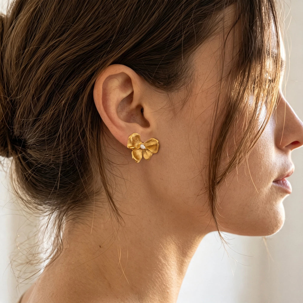 QIAOREN 14081-83 Sculptural Gold Flower Stud Earrings Stainless Steel Waterproof Minimalist Jewelry