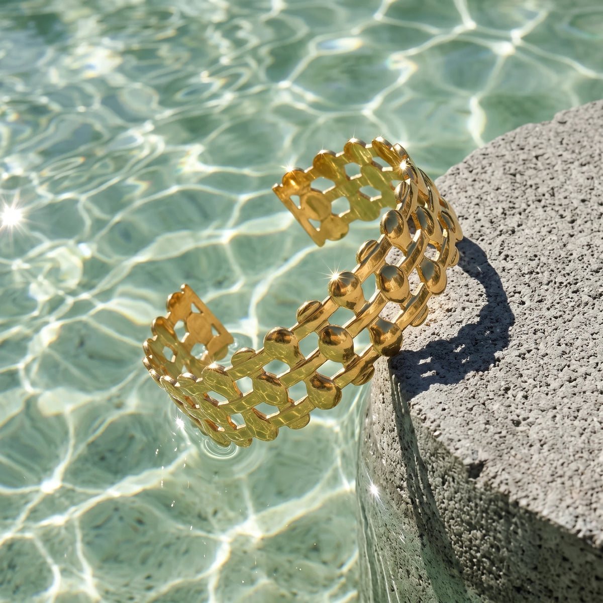 QIAOREN 14118 Stainless Steel Geometric Open Cuff Bracelet Gold Wide Waterproof Statement Jewelry OEM ODM