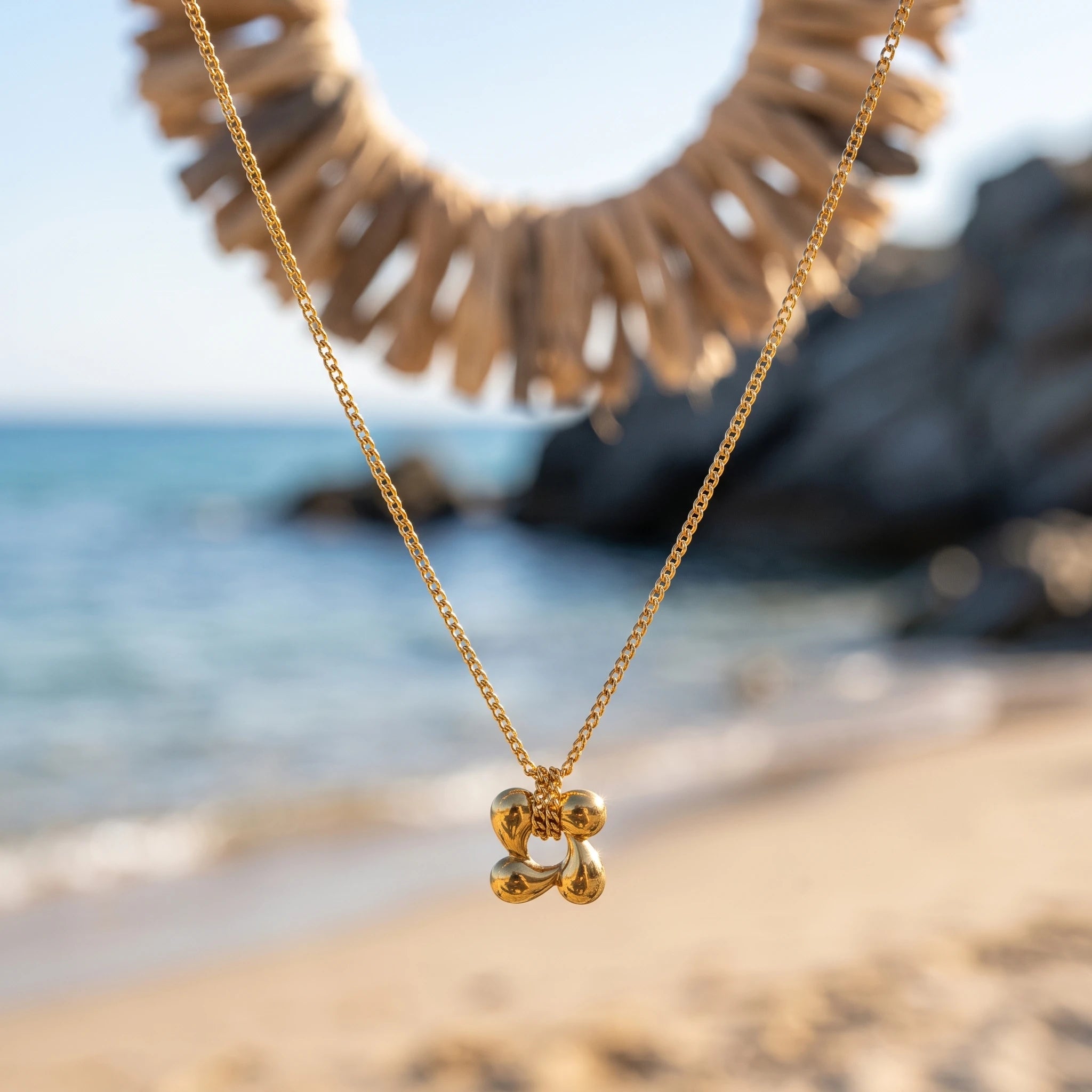 QIAOREN 13952 Stainless Steel Abstract Flower Pendant Necklace Gold Minimalist Waterproof Geometric Jewelry for Women