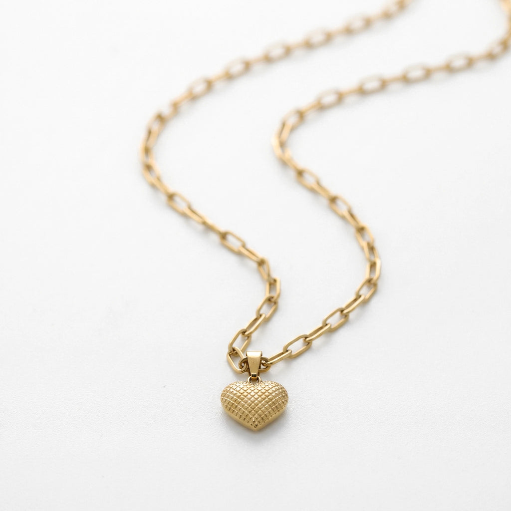 QIAOREN 13936 Paperclip Link Chain Heart Pendant Necklace with Embossed Grid Textured Heart Charm, Polished Gold Love