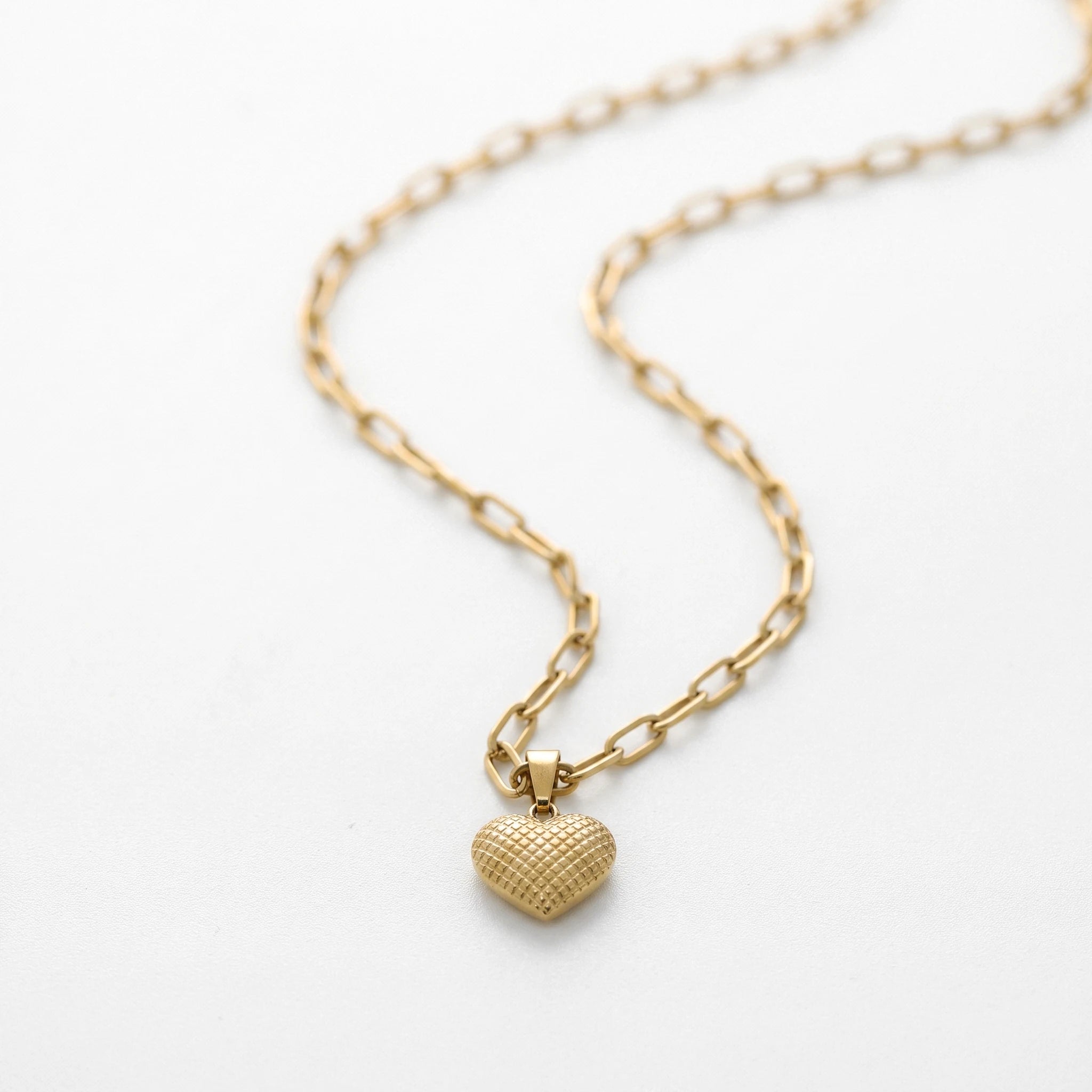 QIAOREN 13936 Paperclip Link Chain Heart Pendant Necklace with Embossed Grid Textured Heart Charm, Polished Gold Love
