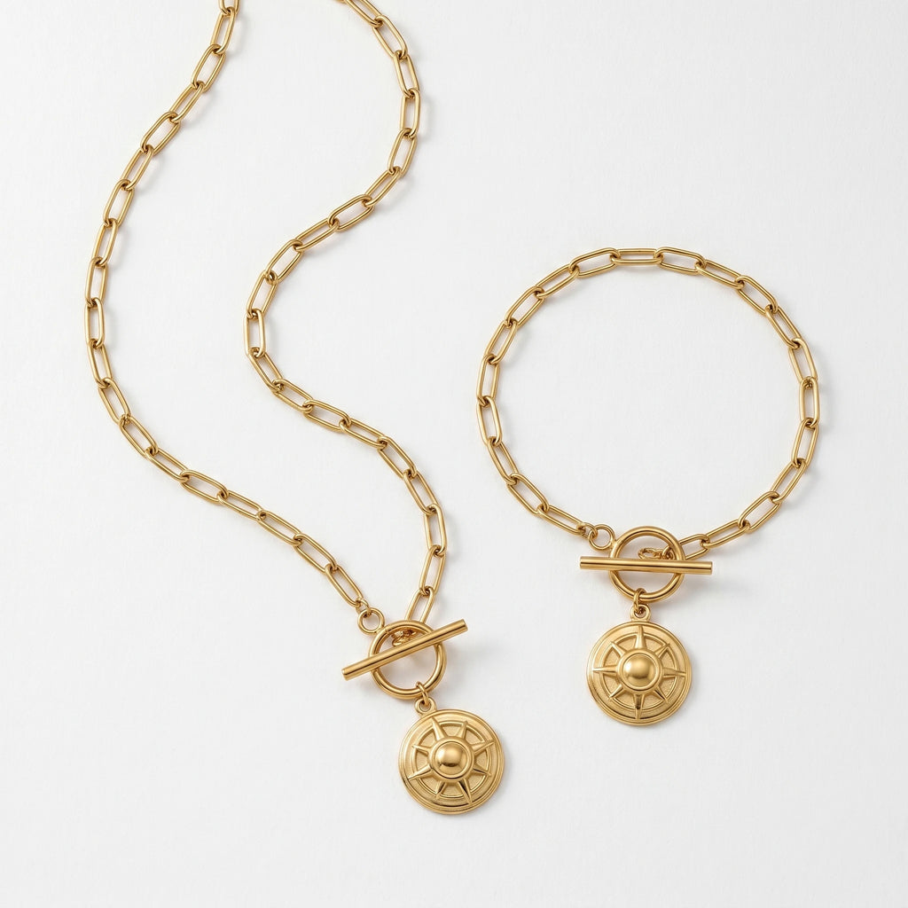 QIAOREN 11897 Waterproof Compass Sun Disc Jewelry Set 18K Gold Stainless Steel 2Pcs Toggle Clasp Paperclip Chain Jewelry