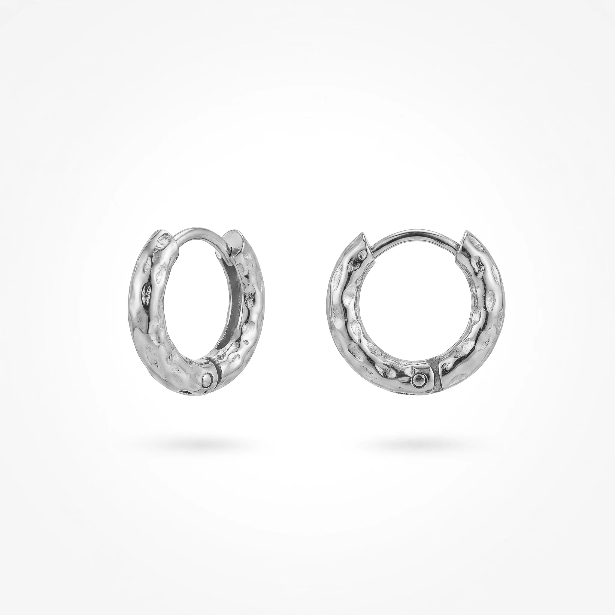 QIAOREN 12504  Elegant Quiet Luxury Molten Gold Huggie Earrings Stainless Steel Small Textured Statement Hoops EU