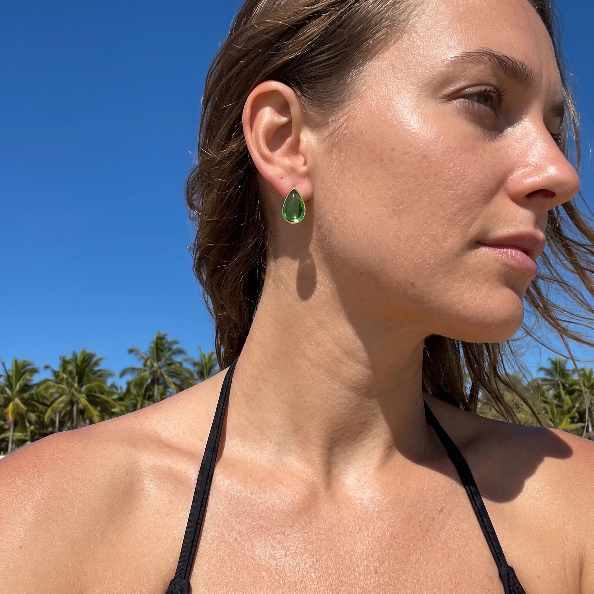 QIAOREN 13669 Solid Teardrop Gloss Green Resin Stud Earrings, Bezel Set Smooth Cabochon Gem Polished Gold Frame Piercing Jewelry