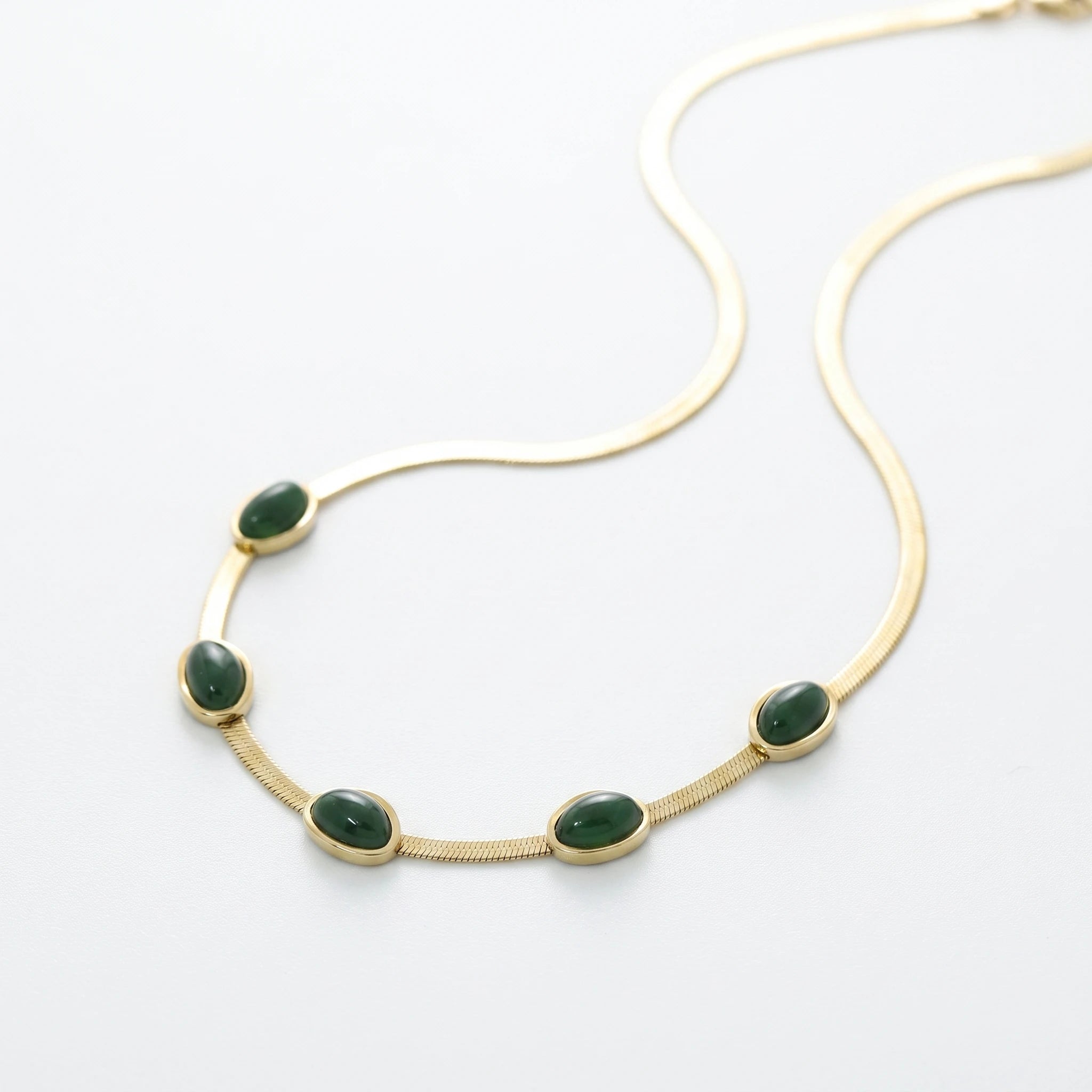 QIAOREN 13524 Flat Snake Chain Station Necklace with Five Oval Emerald Green Cabochon Stone Charms, Gold Bezel Set Natural