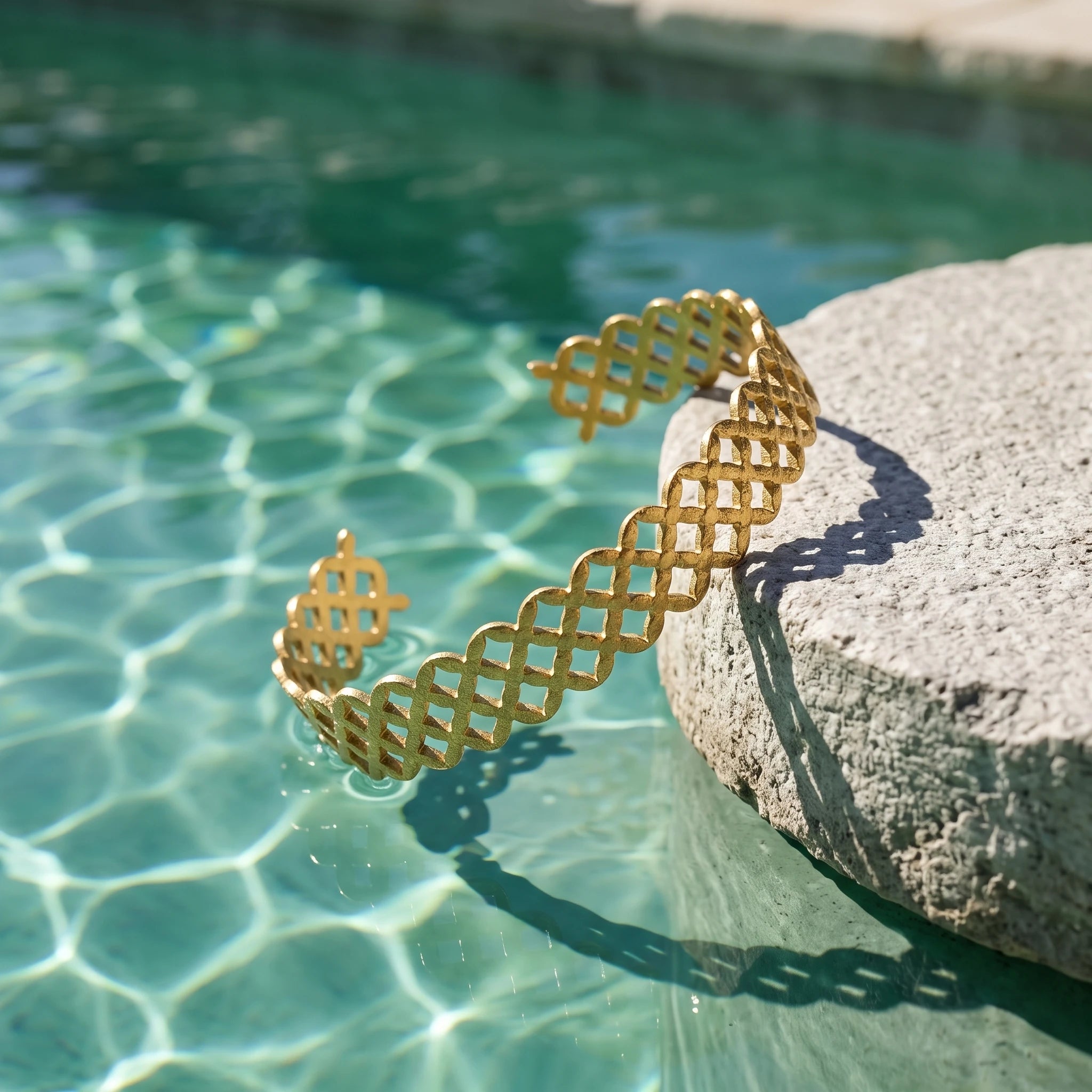 QIAOREN 14117 Stainless Steel Woven Open Cuff Bracelet Gold Lattice Waterproof Jewelry OEM ODM