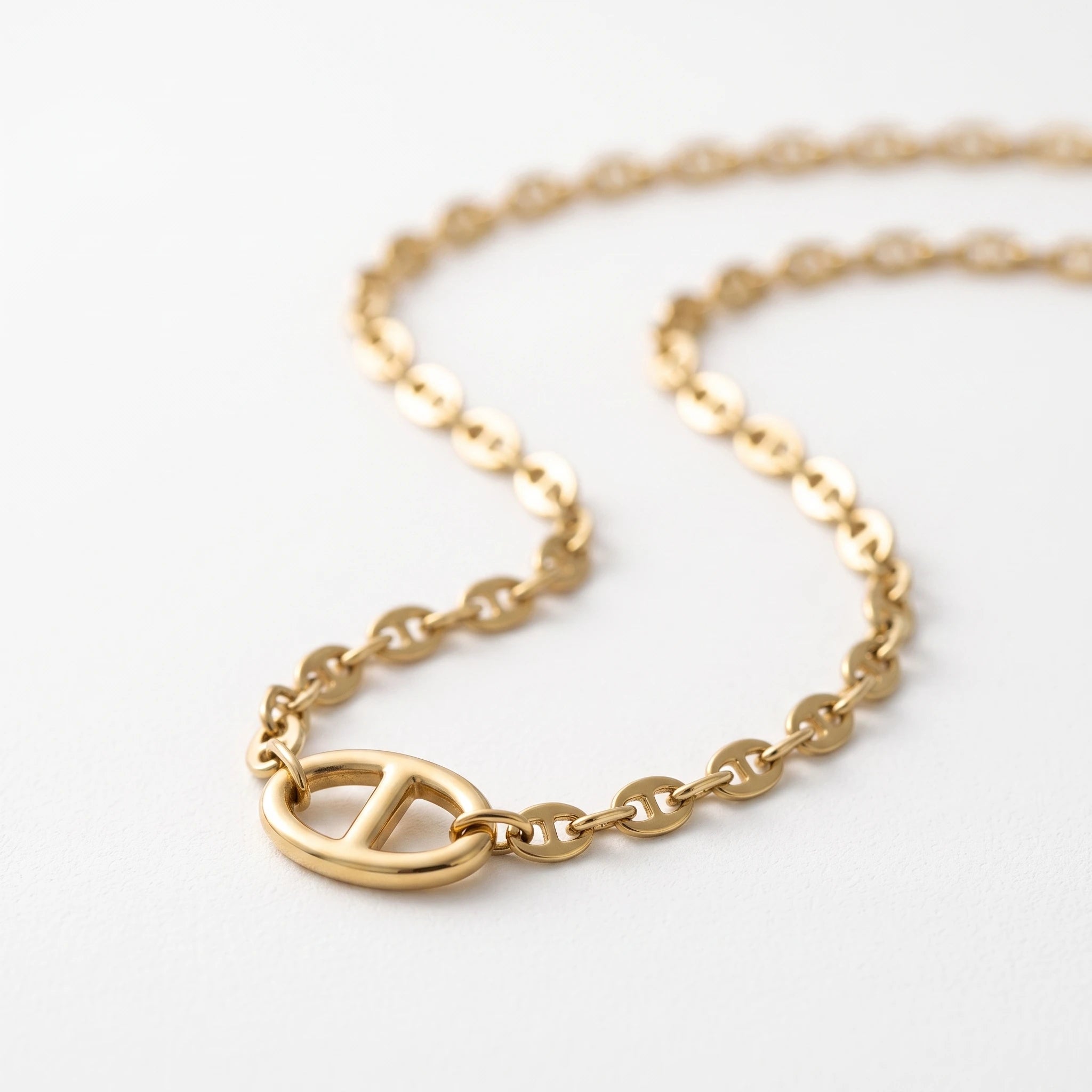 QIAOREN 13722  Oval Link Thin Chain Pendant Necklace with Hollow Single Square Buckle Charm, Matte Brush Gold Jewelry Gift