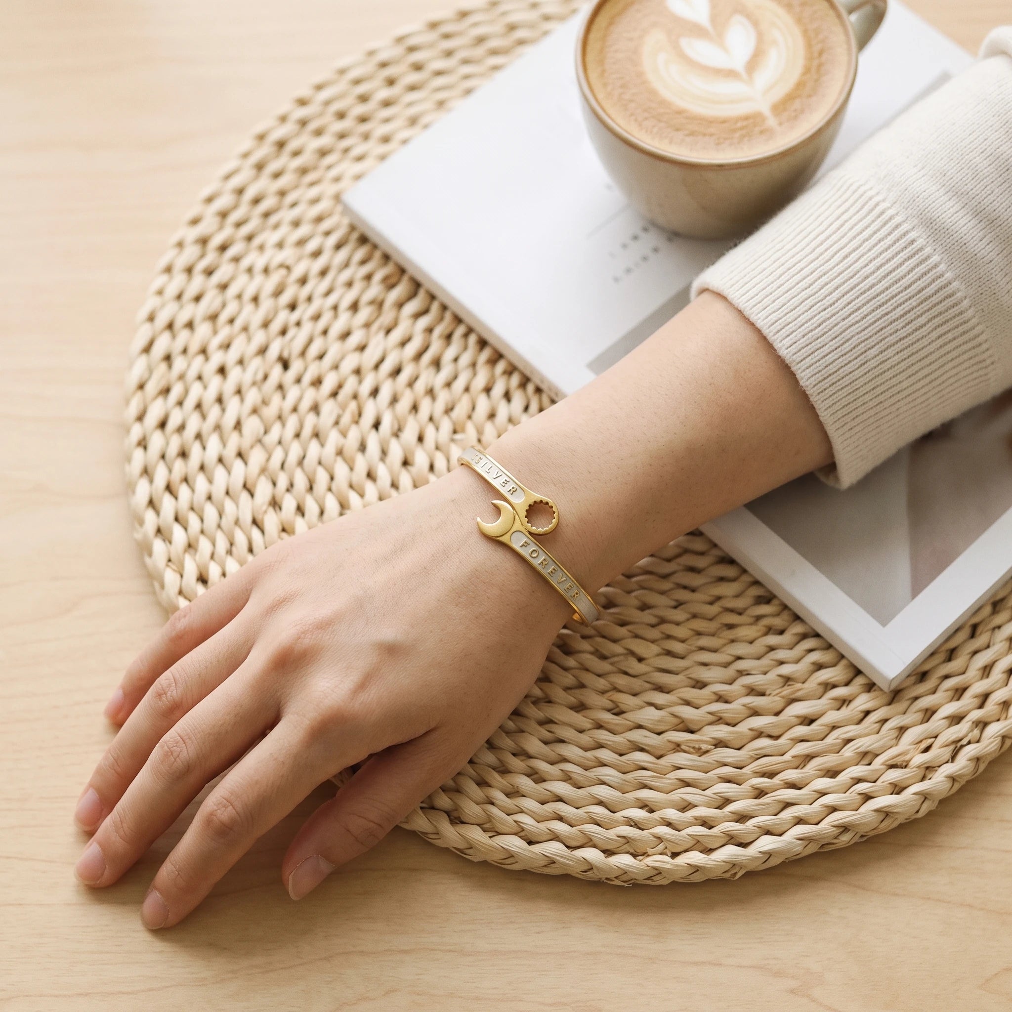 QIAOREN 14120 Stainless Steel Sun Moon Open Cuff Bracelet Gold Waterproof Couple Jewelry OEM ODM