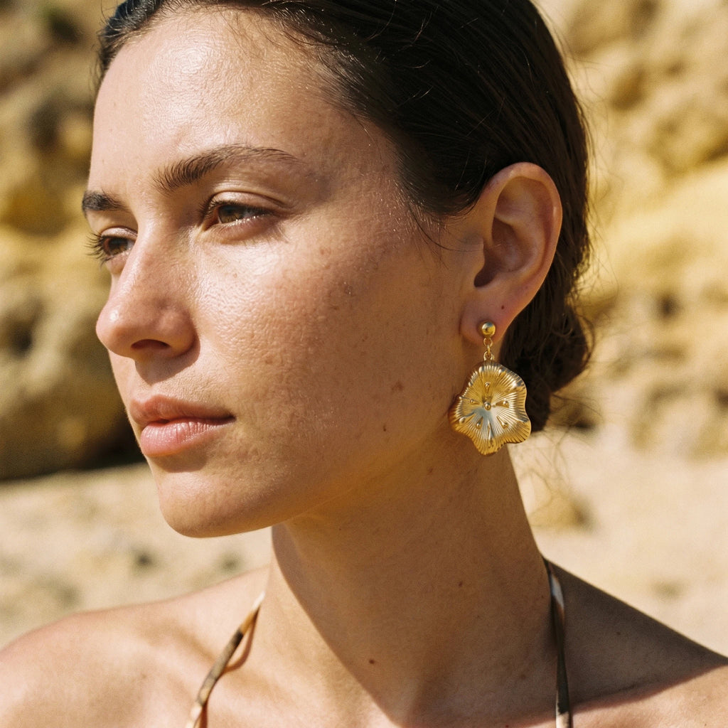 QIAOREN11776 Minimalist Embossed Wavy Floral Dangle Earrings Gold Stainless Steel Fashion Jewelry for Western Girls Vacation