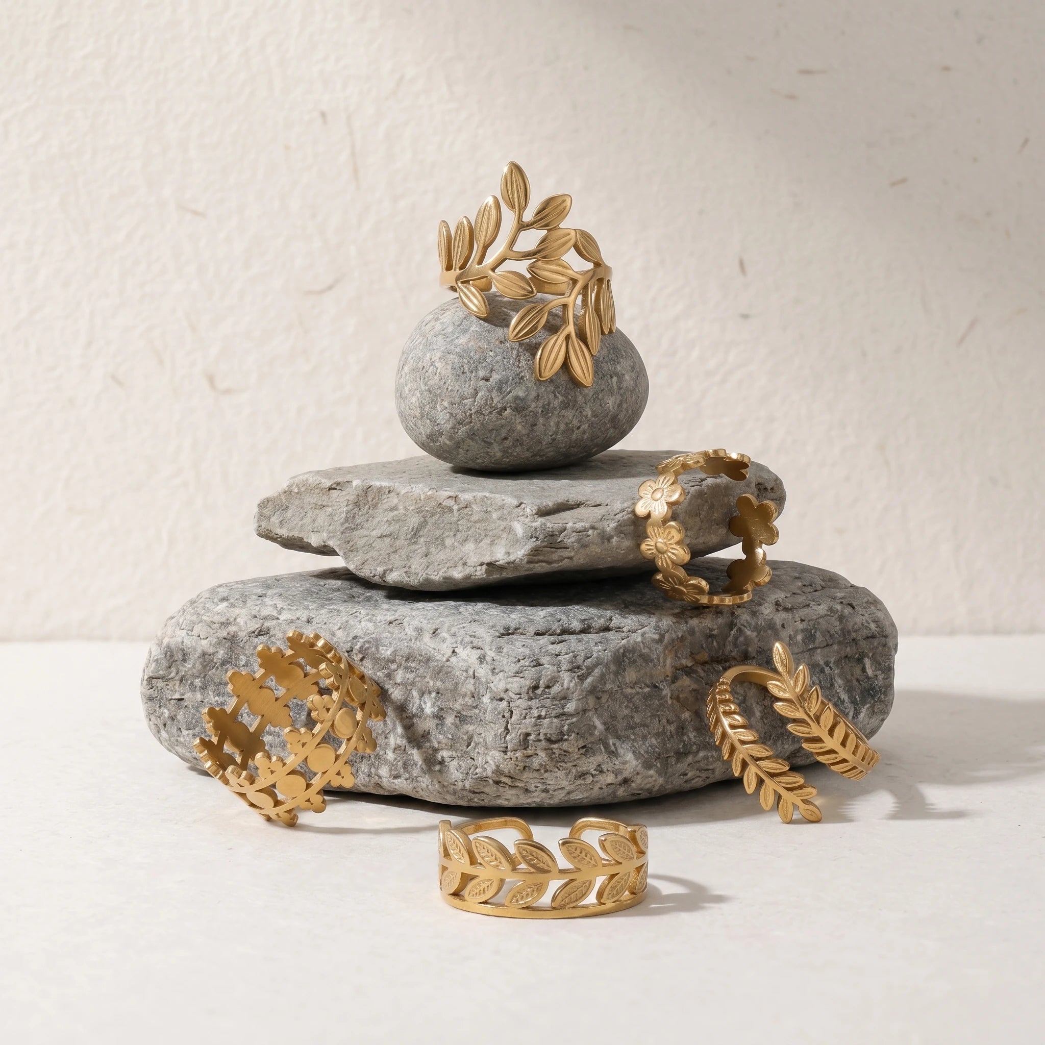 QIAOREN 5Pcs Boho Leaf Flower Gold Stainless Steel Rings Set Tarnish Free Adjustable Stackable Open Cuff Rings for Women