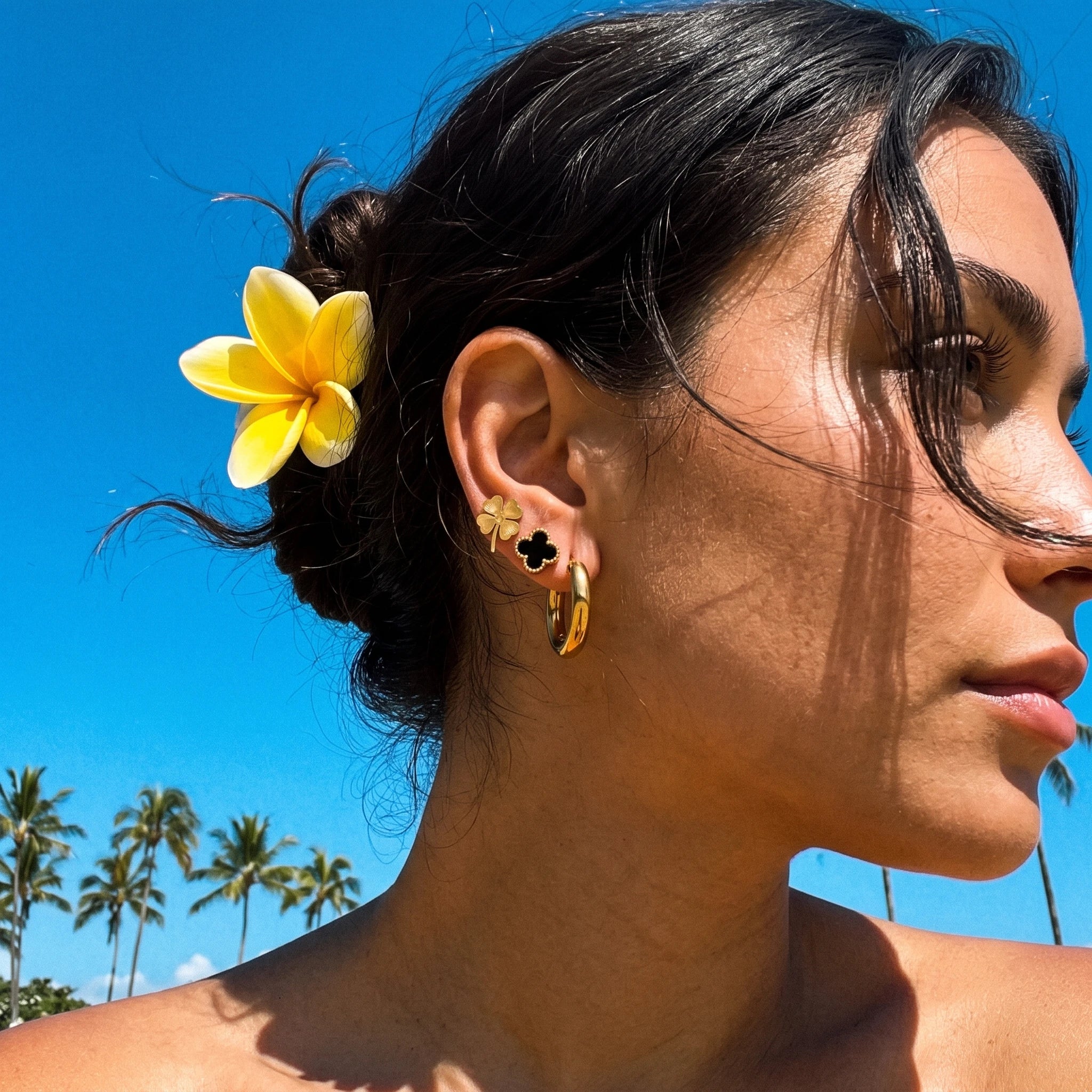 QIAOREN 14462 3 Pair Gold Stainless Steel Earrings Set, Textured Clover Studs, Black Enamel Clover Studs & Chunky Earrings