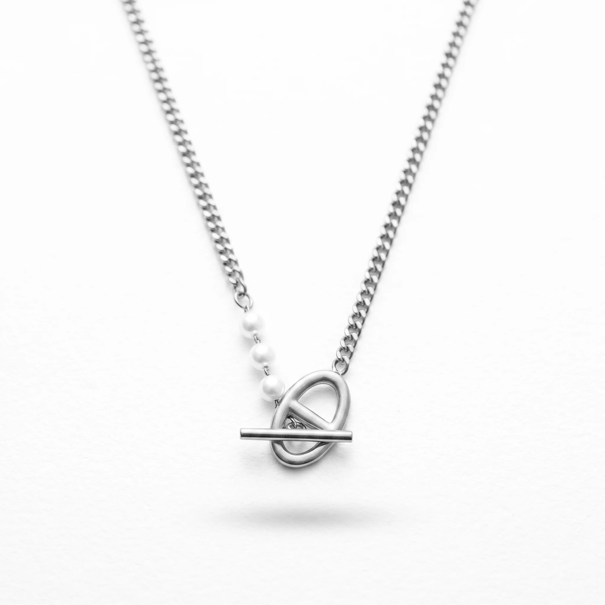 QIAOREN 11305 Tarnish Resistant Waterproof 18K Gold Plated Stainless Steel Pearl Toggle Curb Chain Necklace