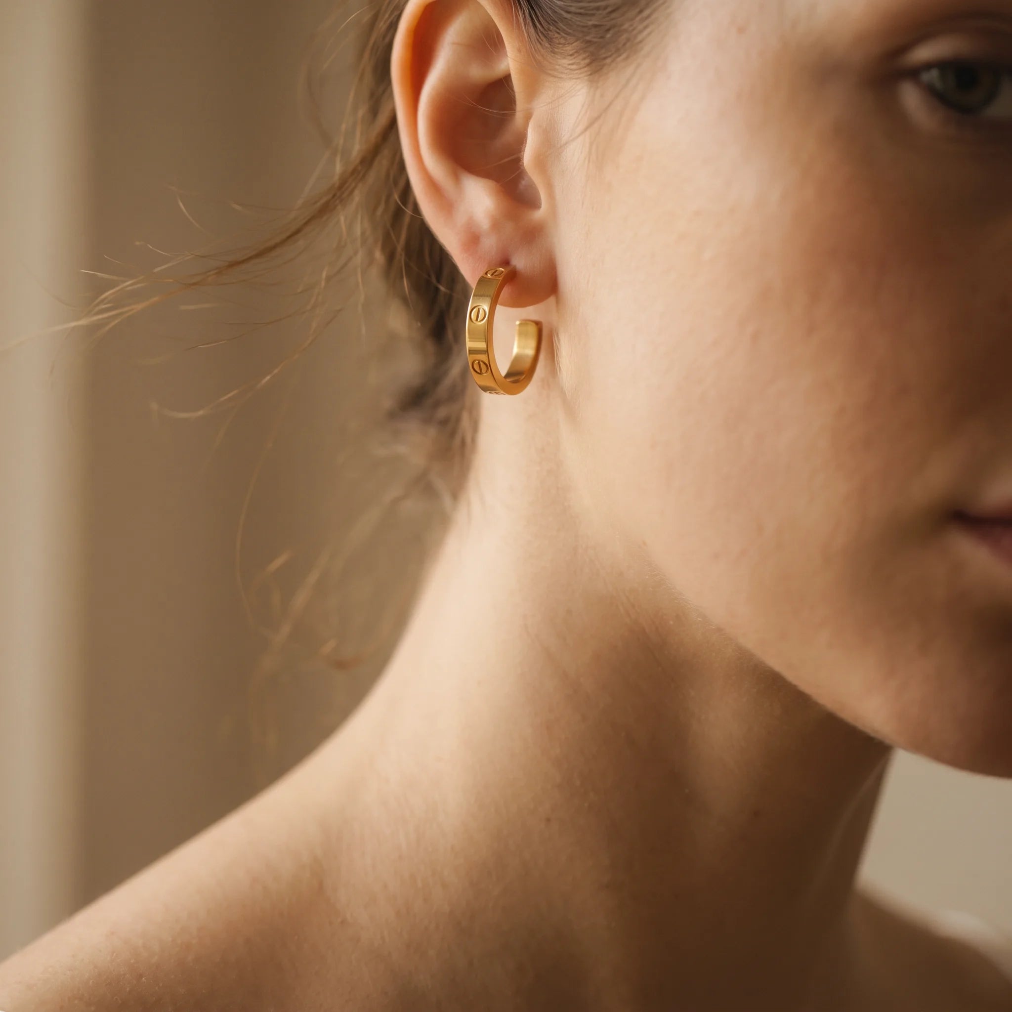 QIAOREN 14595 Gold Stainless Steel Hoop Earrings Multi Line Huggie Earrings Waterproof Hypoallergenic Fashion Jewelry for Women