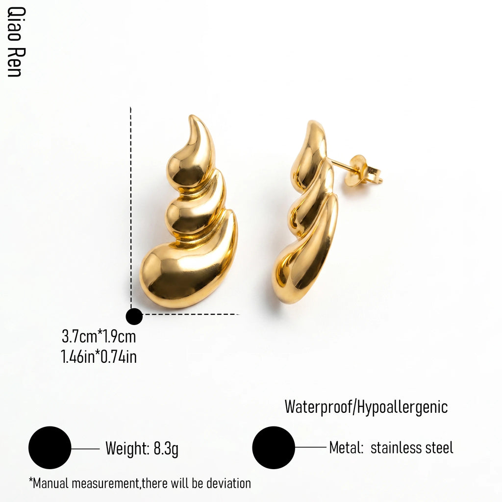 QIAOREN 14553 Stacked Fluid Curved Chunky Stud Earrings, Polished Sculptural Gold Stud Earrings, Statement Jewelry Gift