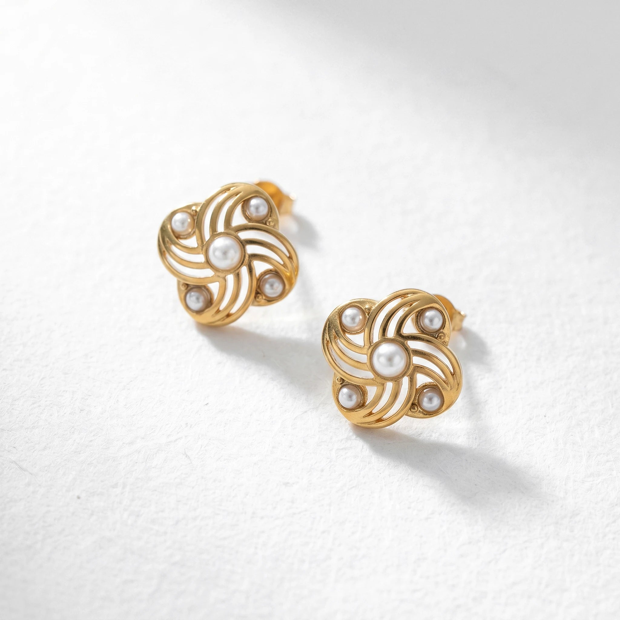 QIAOREN 12267 Vintage Hollow Four-Leaf Pearl Stud Earrings 18K Gold Plated Stainless Steel Hypoallergenic Spiral Floral Jewelry