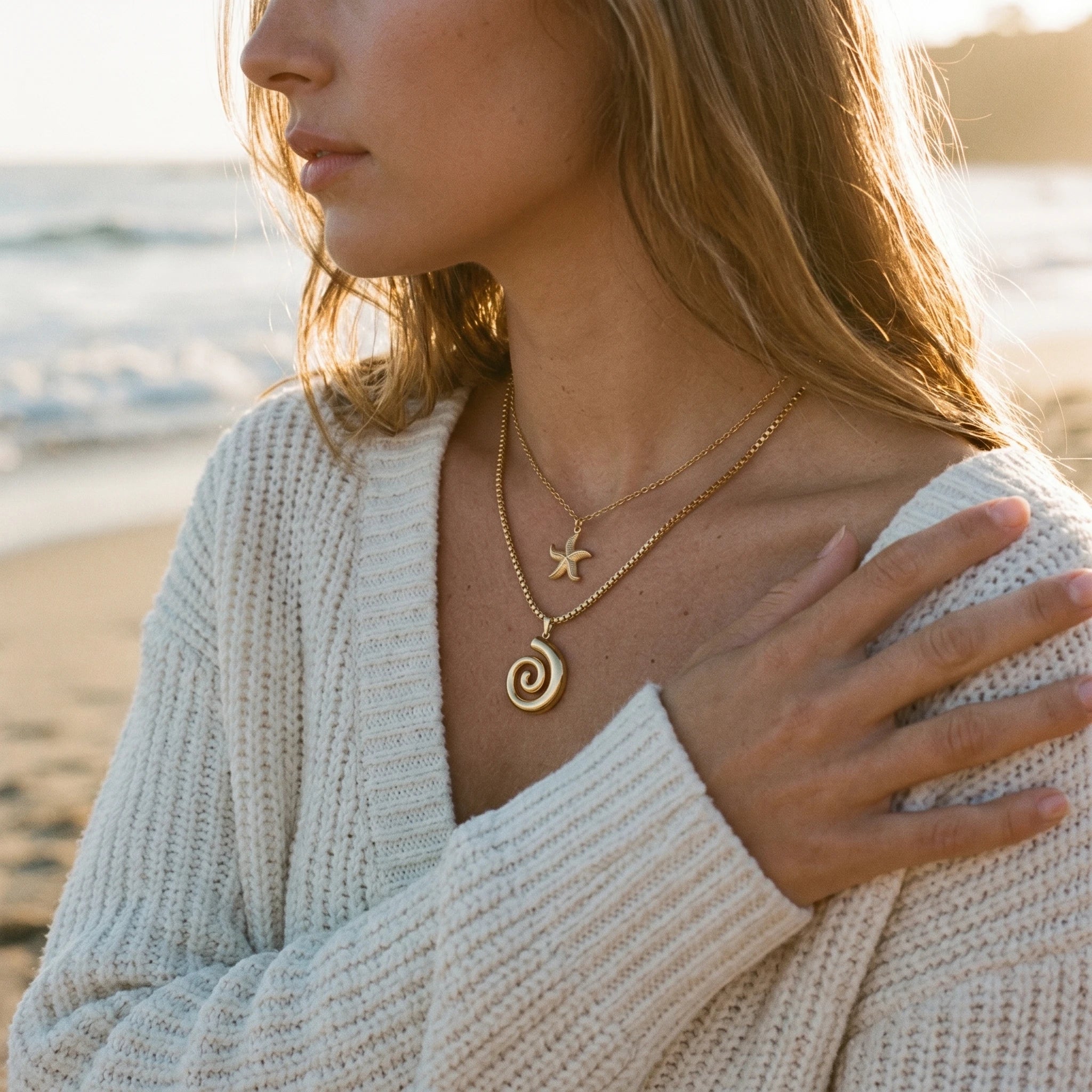 QIAOREN 11511 Stainless Steel Double Layer Necklace Starfish Conch Pendant Box Chain Adjustable Gold Beach Jewelry for Women