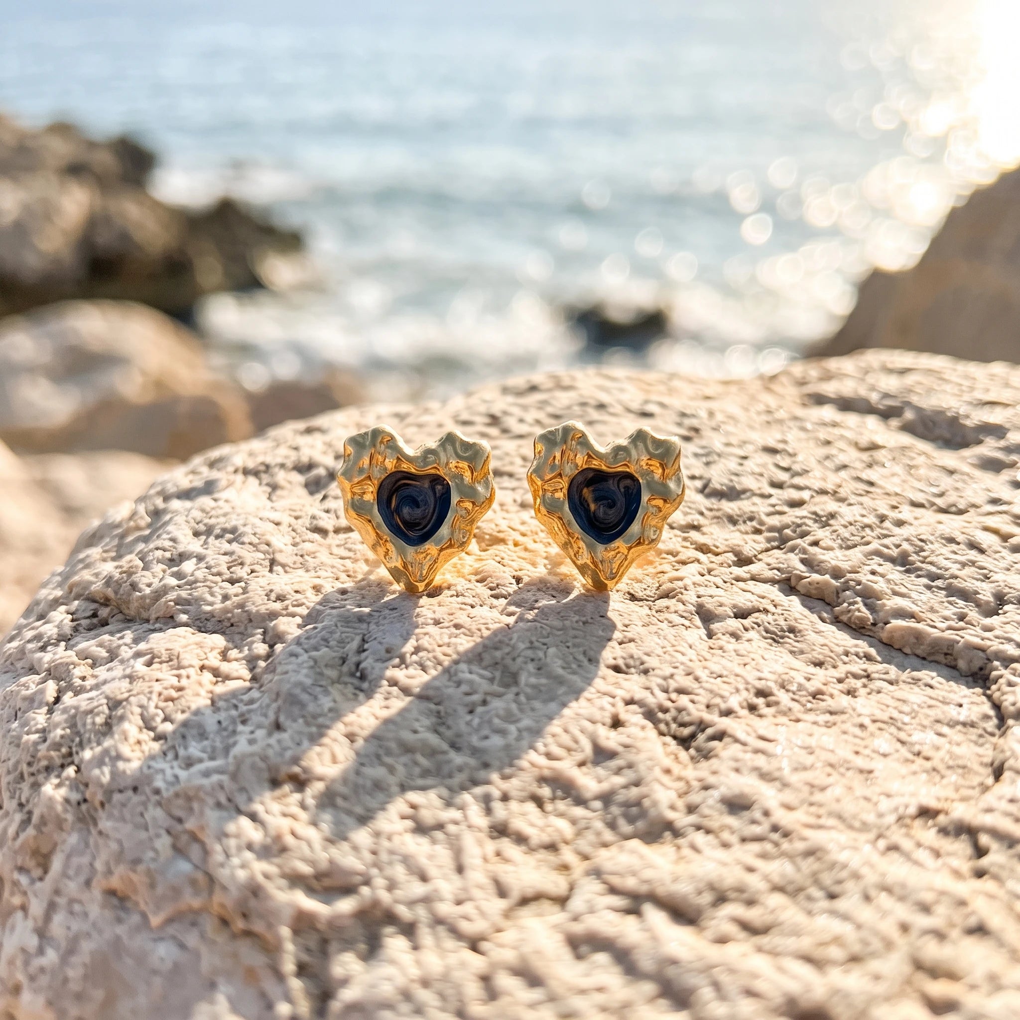 QIAOREN 14088-90 Stainless Steel Abstract Heart Stud Earrings Waterproof Hypoallergenic Gold Black Enamel Jewelry OEM ODM