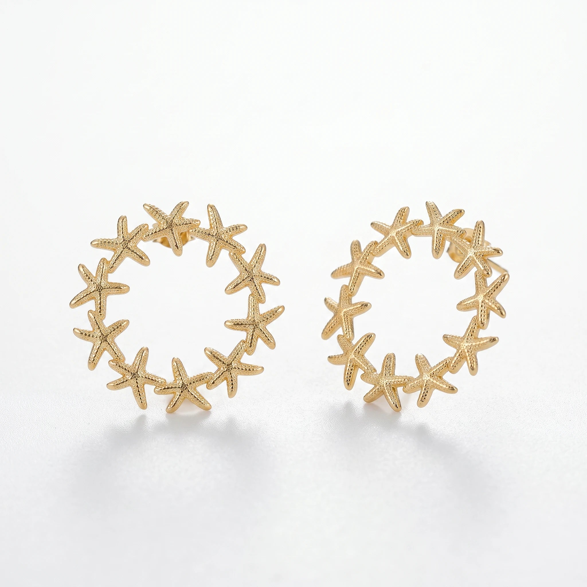 QIAOREN 14063 Starfish Wreath Circle Stud Earrings, Hollow Round Starfish Ring Ear Stud Jewelry Gift for Daily Fashion Outfits