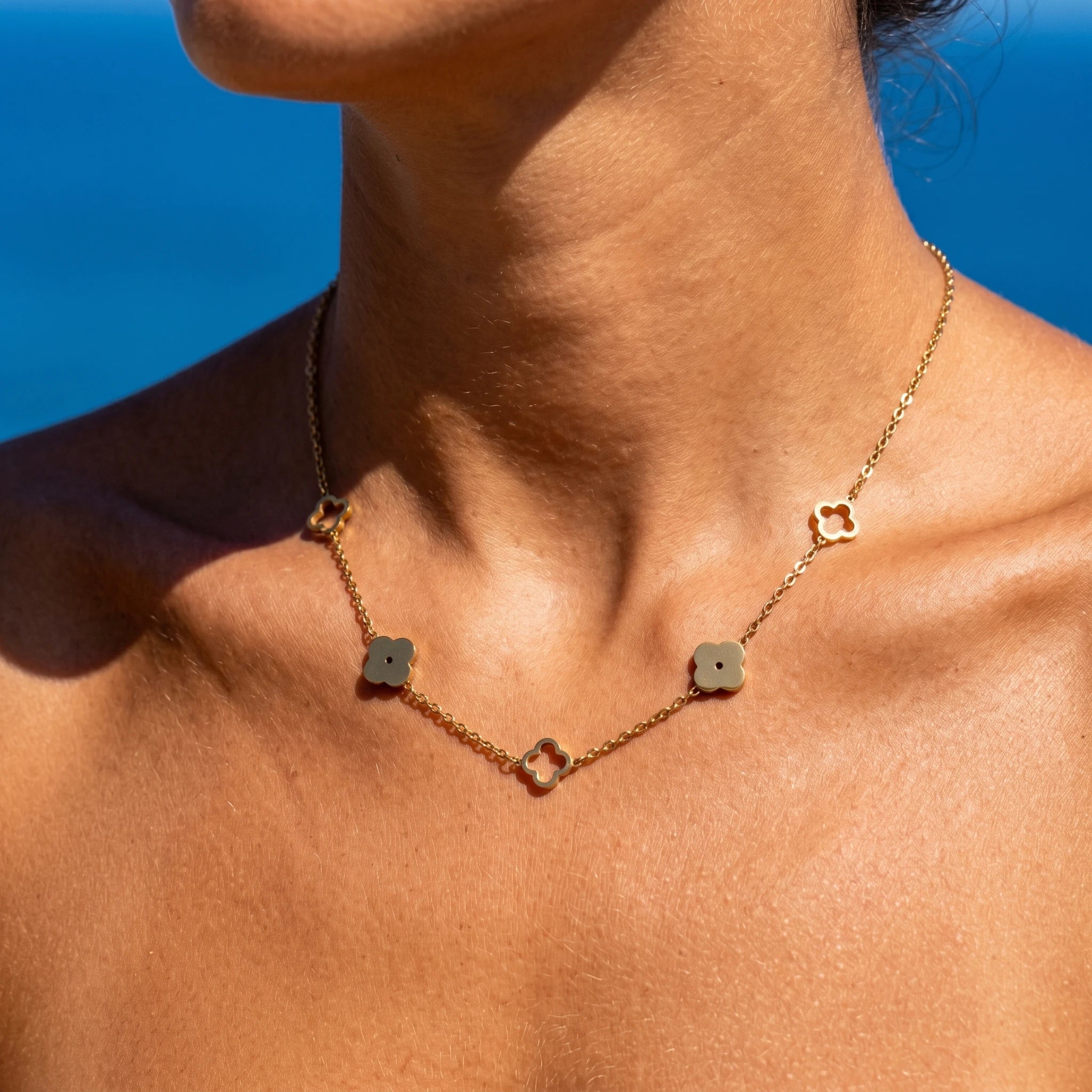 QIAOREN 10598 18K Gold Plated Mixed Solid & Hollow Clover Station Necklace Stainless Steel Tarnish Free