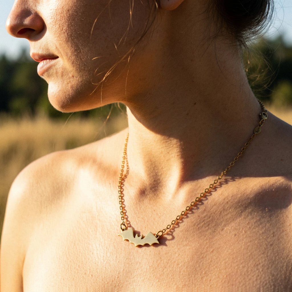 QIAOREN 10798 Edgy Minimalist Bat Chains Necklace Stainless Steel Gold Plated Non-Tarnish Layerable Unisex Daily Wear Jewelry