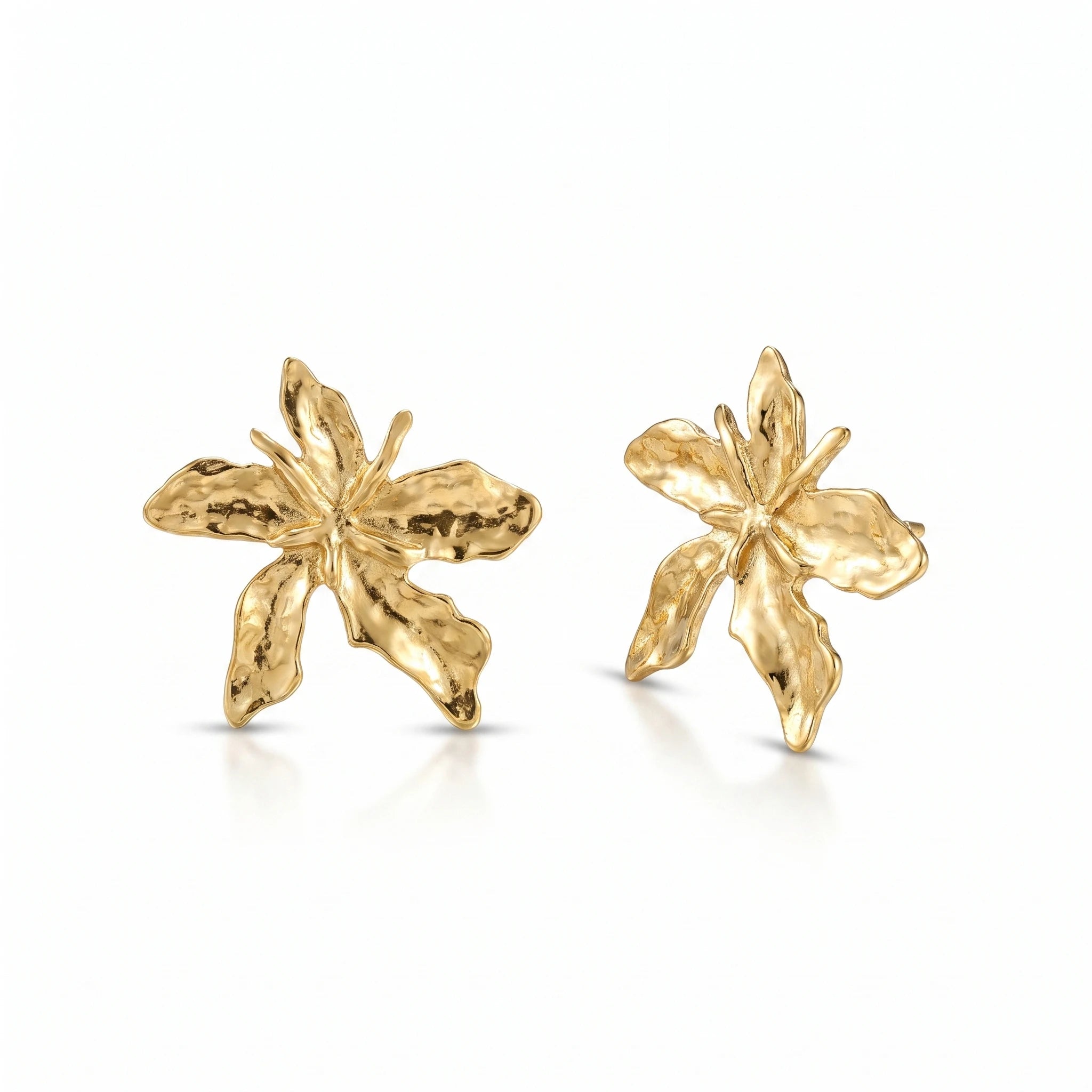 QIAOREN 14550 Hammered 3D Flower Stud Earrings, Textured Sculptural Gold Floral Earrings, Hypoallergenic Jewelry Gift