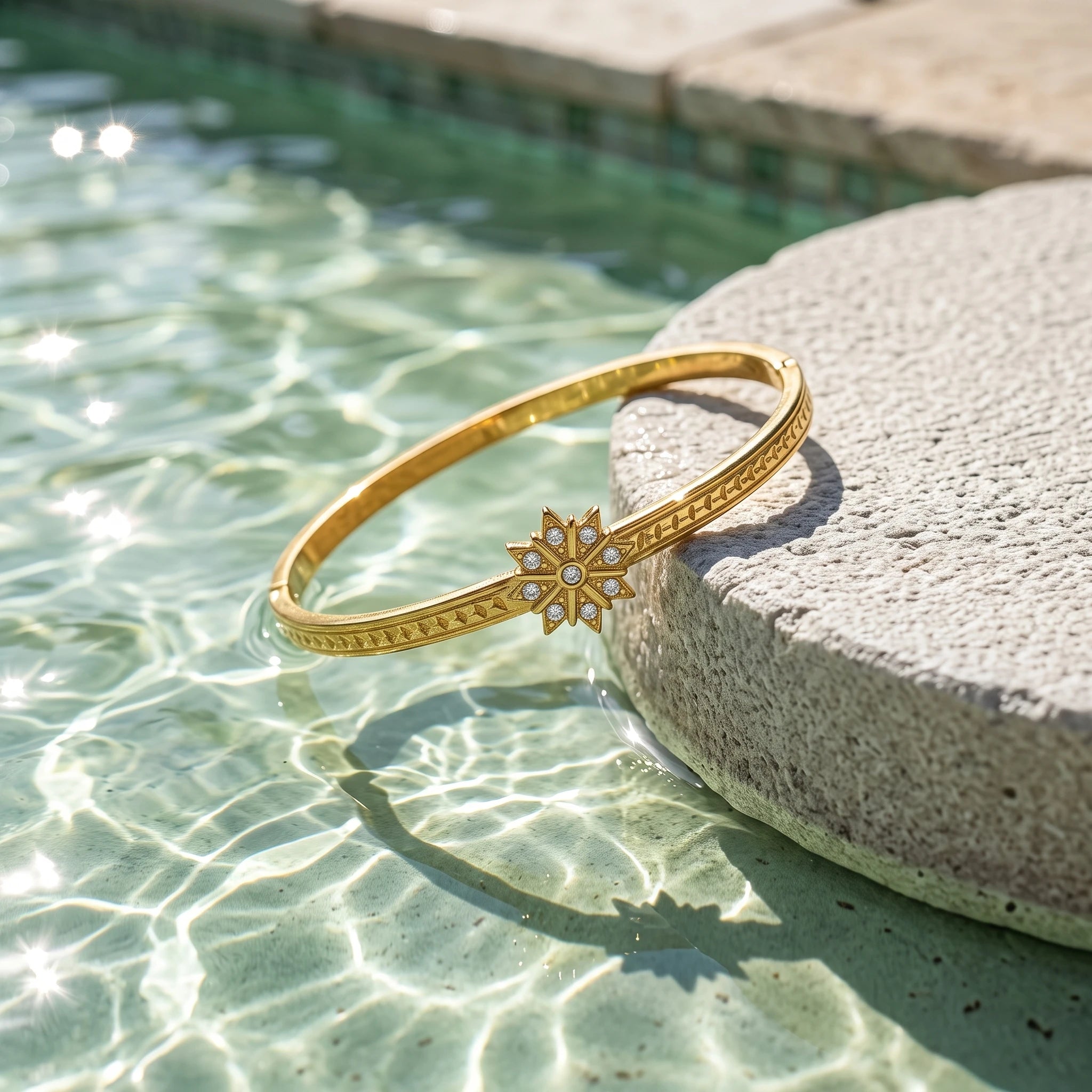 QIAOREN 14110 Stainless Steel Sunburst Hinged Bangle Bracelet Waterproof Hypoallergenic CZ Jewelry OEM ODM