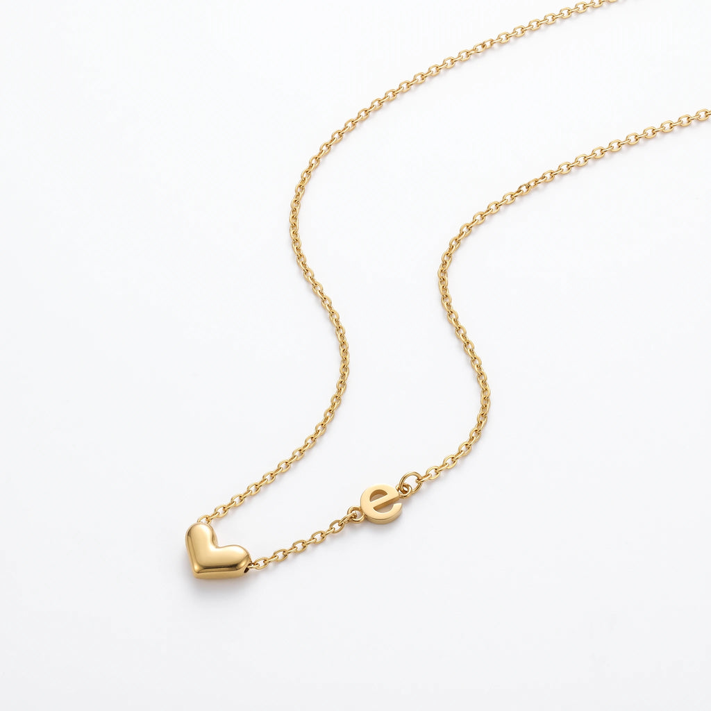 QIAOREN 13940 Hin Oval Link Chain Letter Initial Heart Pendant Necklace, Polished Gold Custom Alphabet Love Collar Jewelry