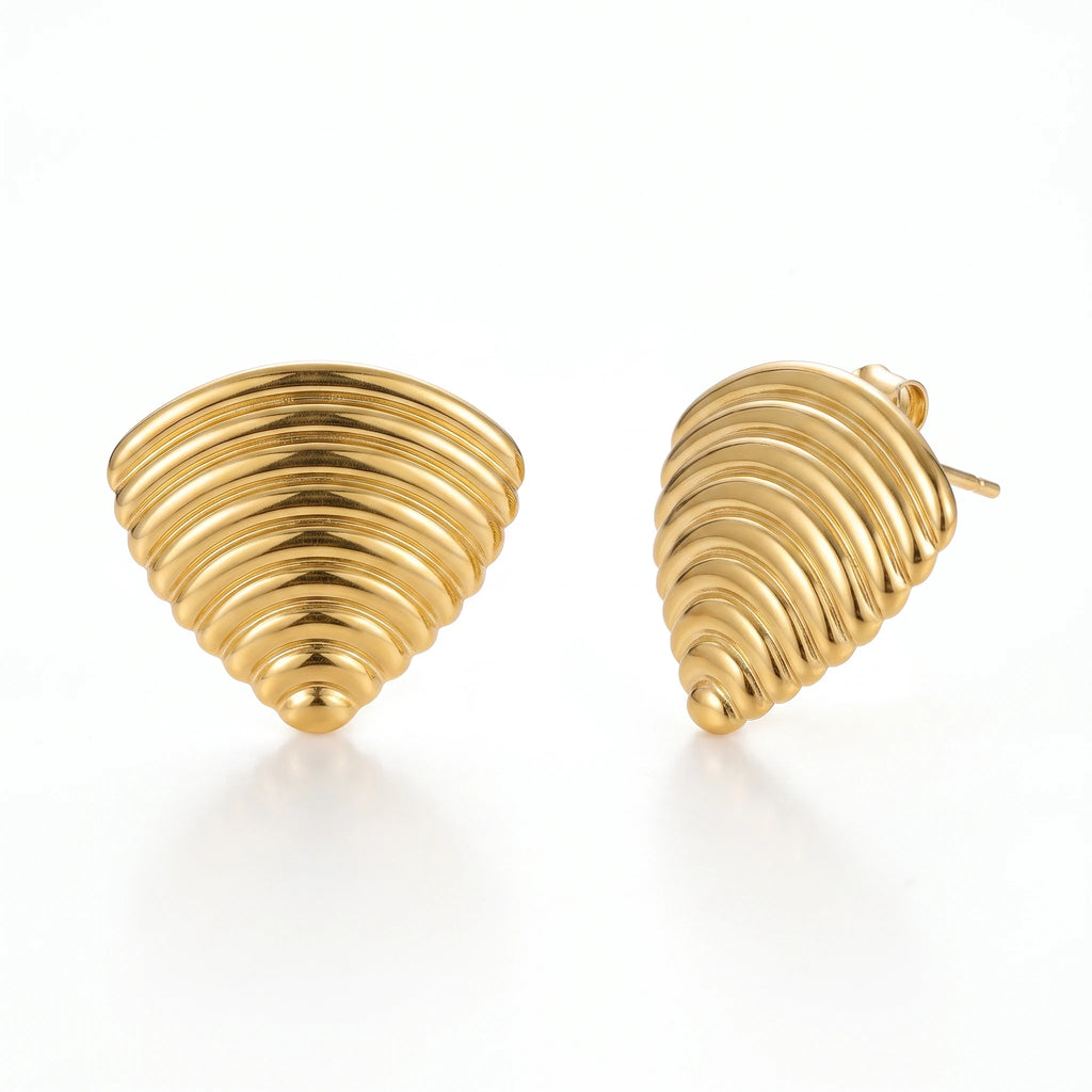 QIAOREN 14057 Polished Gold Ridged Conical Shell Stud Earrings, Horizontal Fluted Triangle Seashell Shape Ear Stud Jewelry Gift