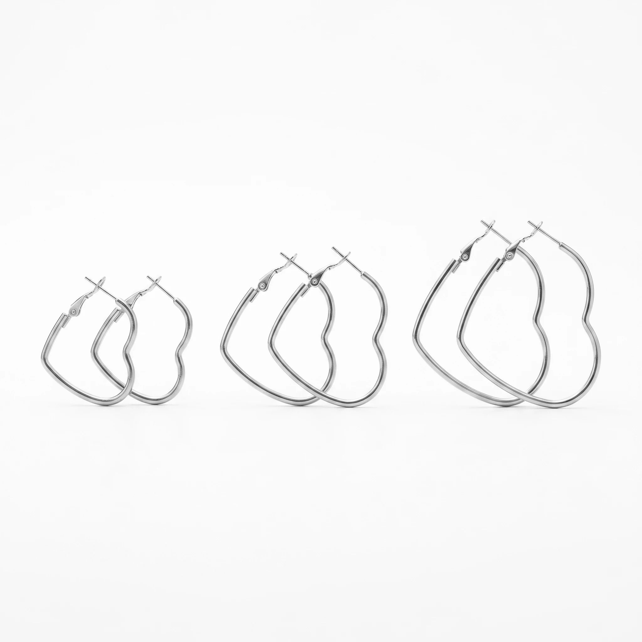 QIAOREN 13197 Gold Plated Heart Hoop Earrings for Women Stainless Steel Heart Shaped Statement Fashion Jewelry