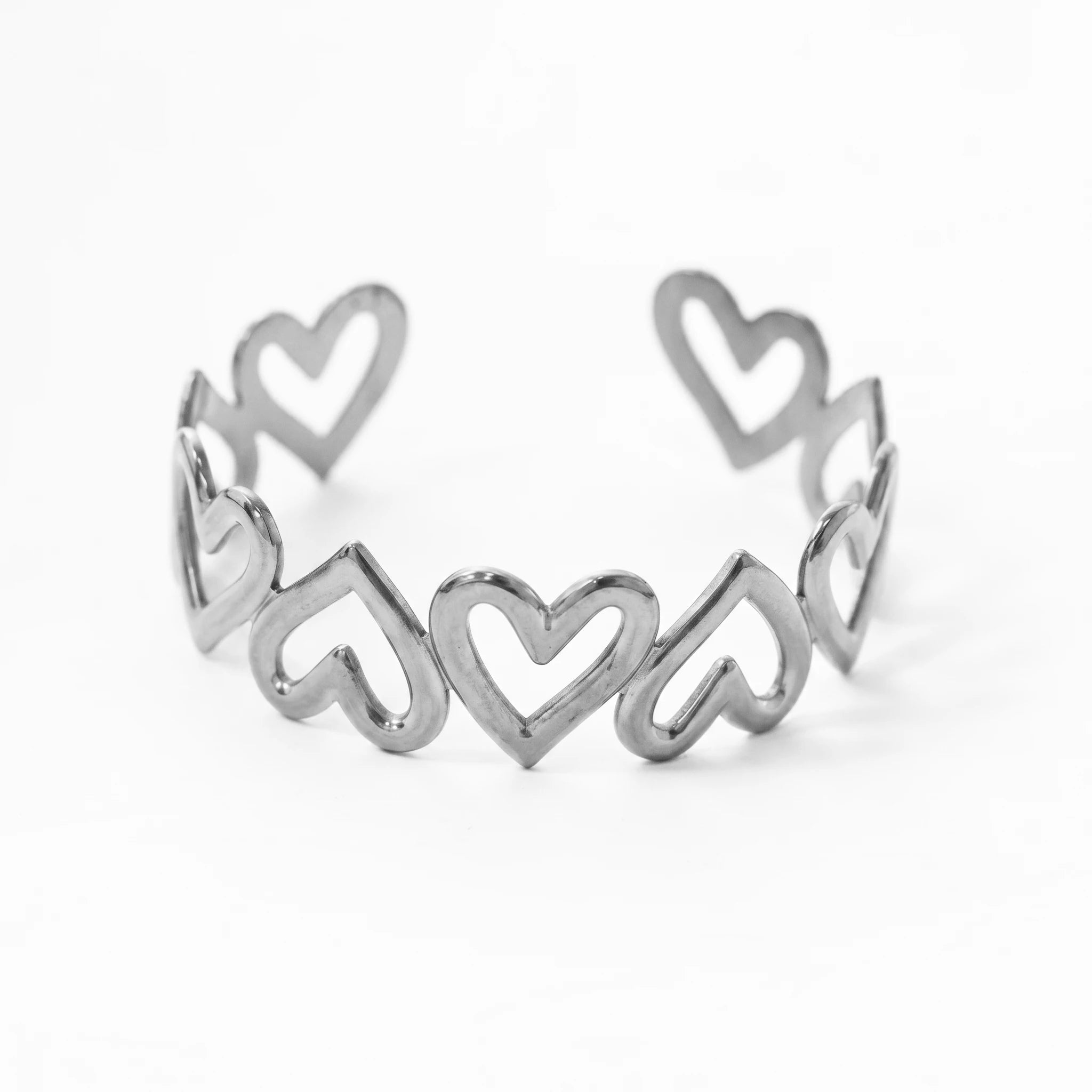 QIAOREN 11013 Minimalist Cutout Heart Open Cuff Bangle Hypoallergenic Stainless Steel Adjustable Daily Wear Jewelry for Girls
