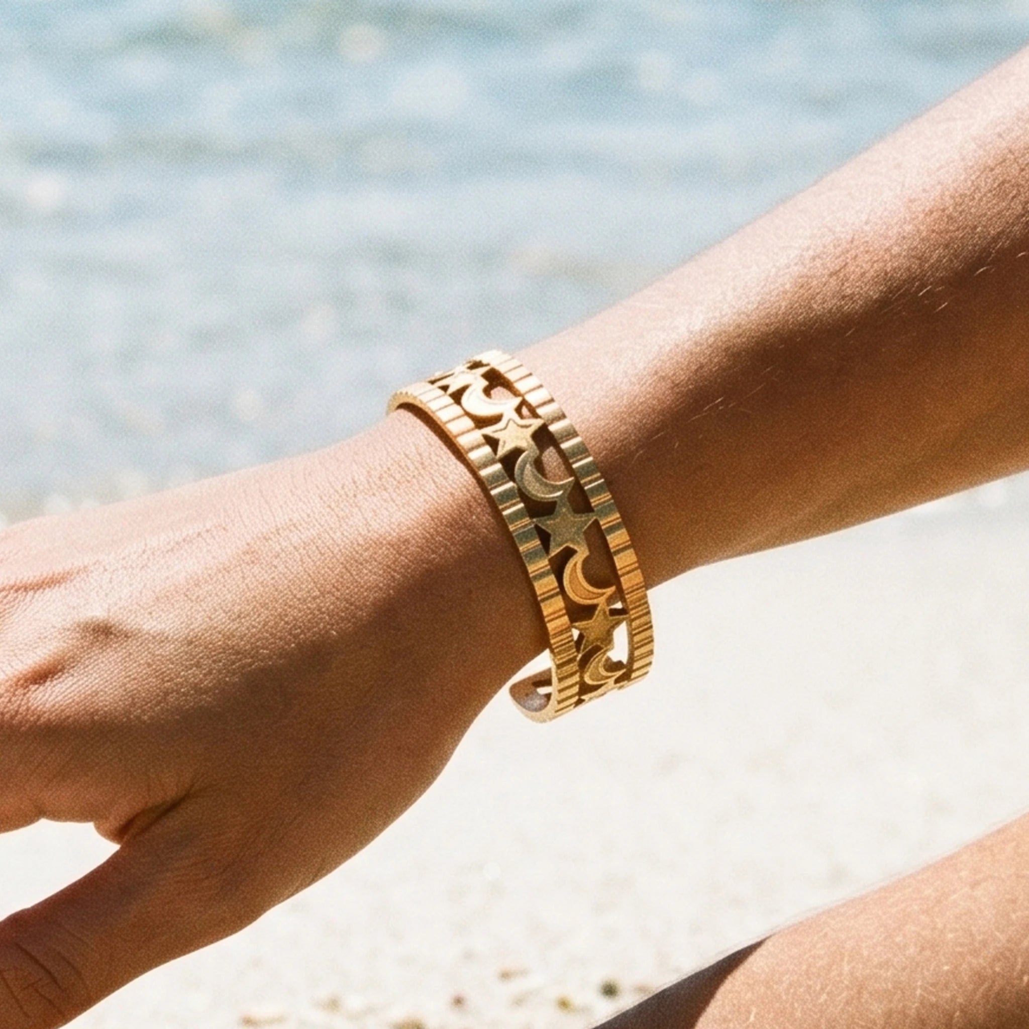 QIAOREN 11888 18K Gold Plated Stainless Steel Anti-Tarnish Hollow Star Moon Open Cuff Bracelet Wide Edge Textured Bangle