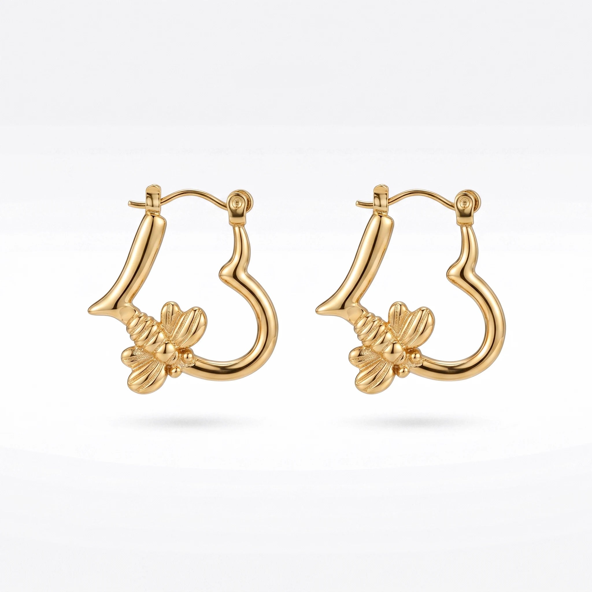 QIAOREN 12541 Sweet Bee Charm Hollow Heart Huggie Hoops Stainless Steel 18K Gold Plated Trendy Click Earrings Daily Outfit